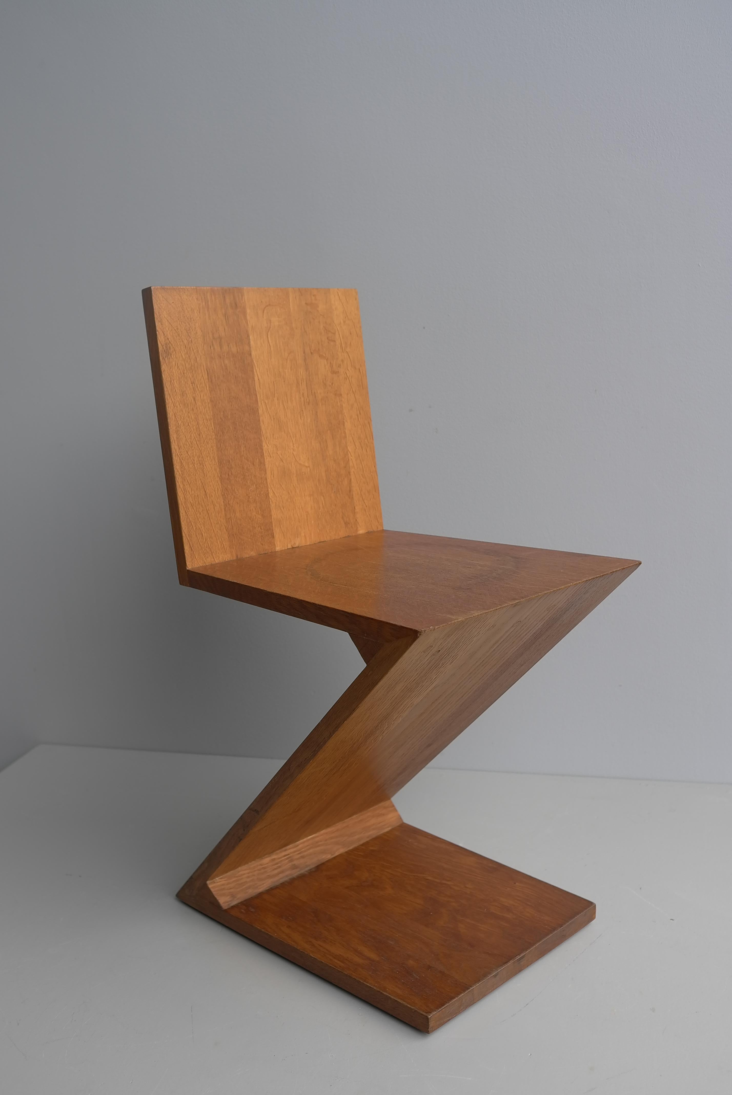 Craftsman Gerrit Rietveld Zig Zag Side Chair in Solid Oak, The Netherlands 1970 In Good Condition In Den Haag, NL