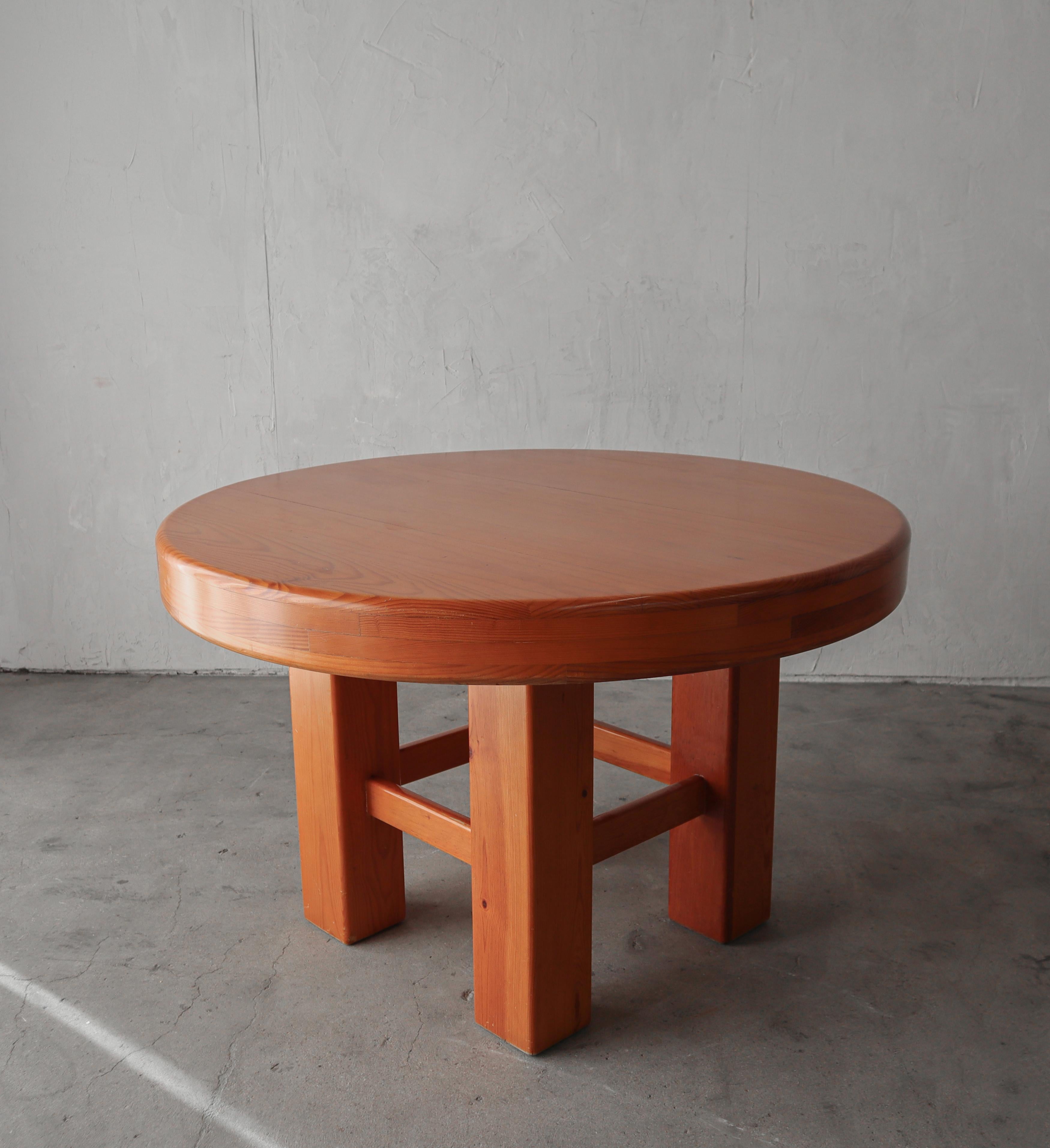 Table de salle à manger en pin des années 1980 de fabrication artisanale Bon état - En vente à Las Vegas, NV