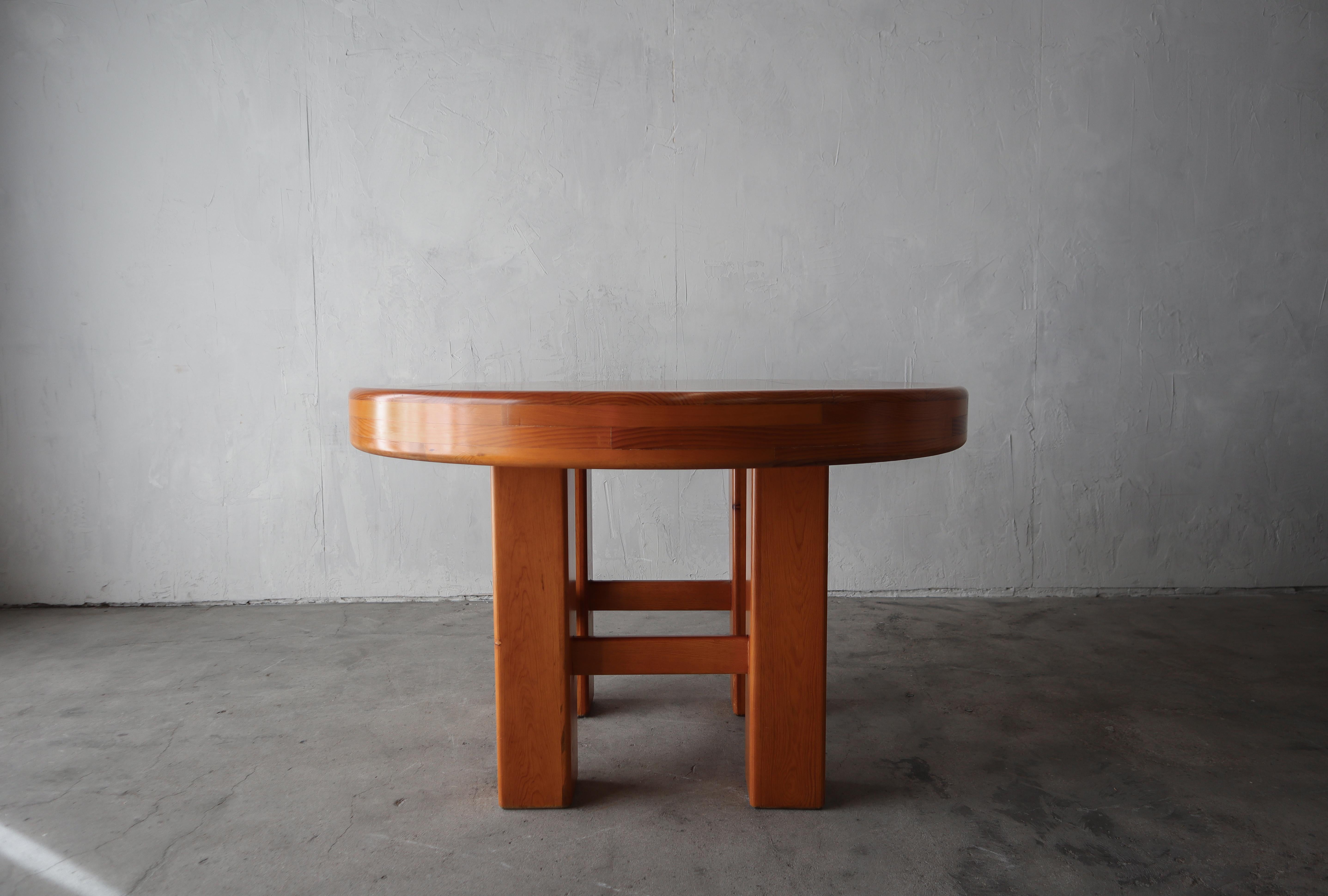 20ième siècle Table de salle à manger en pin des années 1980 de fabrication artisanale en vente