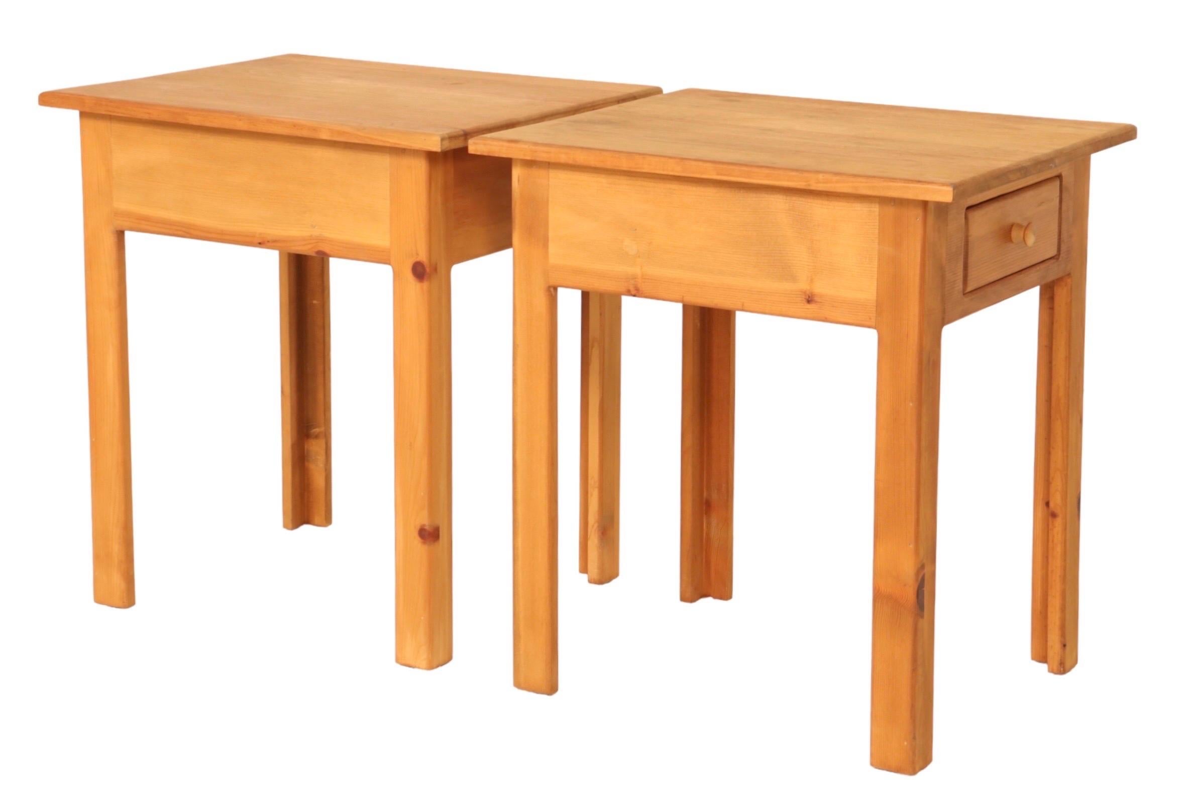 20th Century Craftsman Pine Side Tables, a Pair For Sale