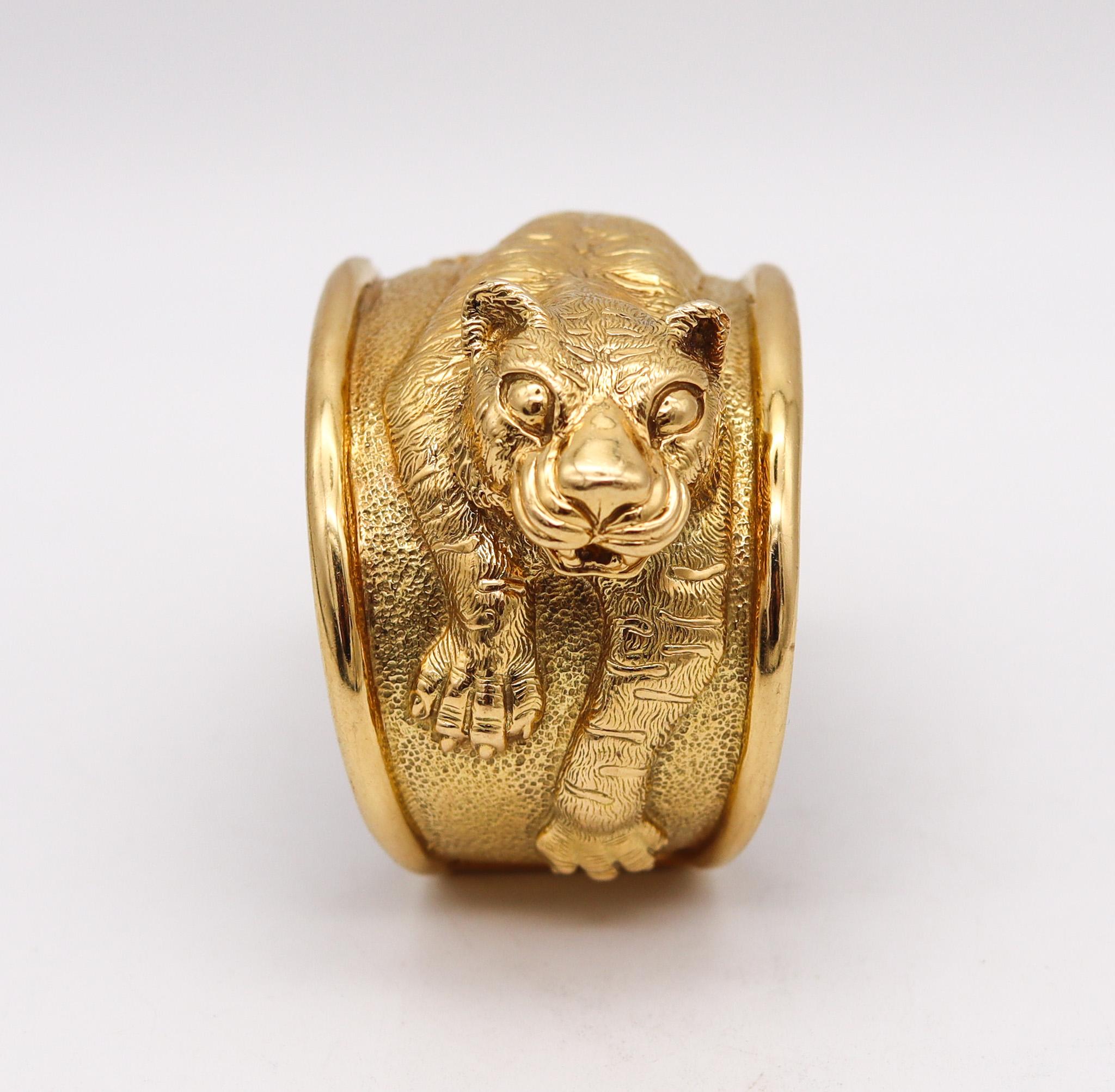 Cuff bracelet designed by Craig Drake (1936-2015).

Gorgeous cuff bracelet, created at the jewelry atelier of renowned fine jewelry designer Craig Drake, back in the 1980's. This cuff has been crafted in the shape of a resting tiger in solid yellow