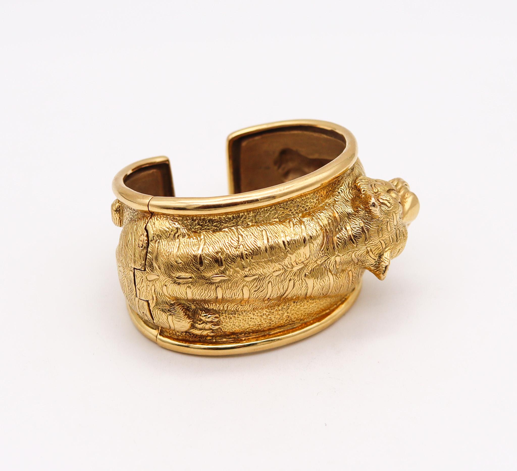 Craig Drake Vintage Tiger Cuff Bracelet in Textured Solid 18kt Yellow Gold In Excellent Condition In Miami, FL