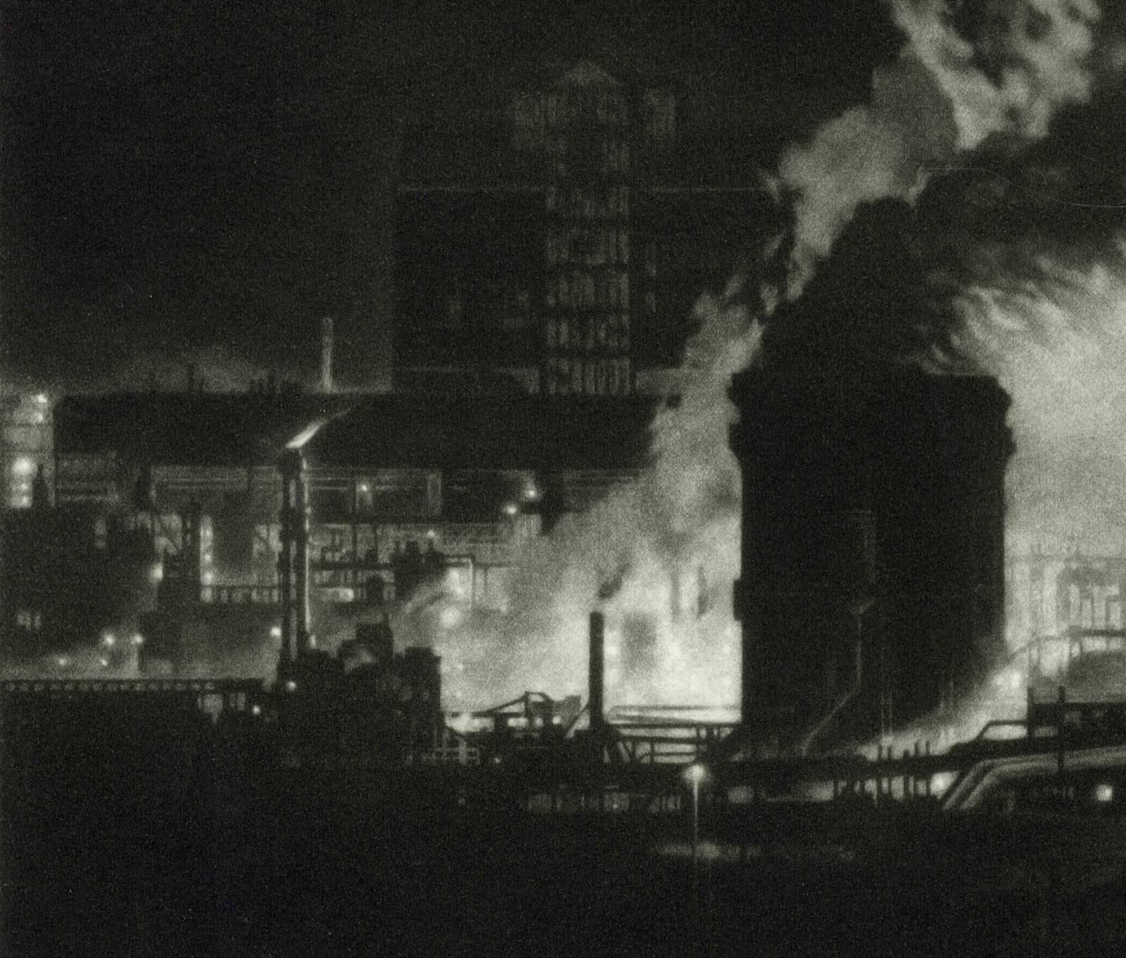 Clairton (Vue de nuit de l'usine américaine d'acier Clairton pour le Coca-Cola, la plus grande en Amérique) - Modernisme américain Print par Craig McPherson