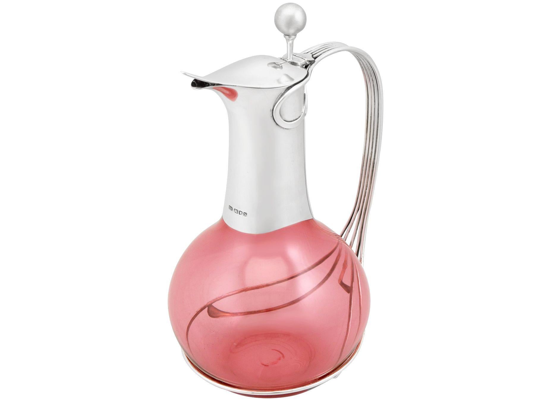 Britannico Caraffa Claret in vetro color mirtillo rosso e montata in argento sterling in vendita