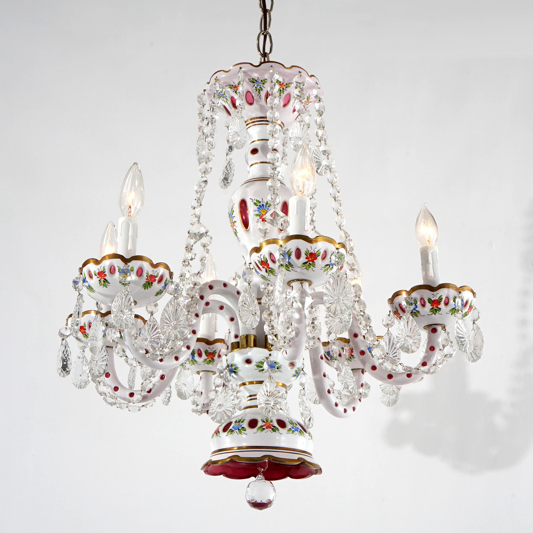 20ième siècle Lustre de Bohème à six lumières en cristal taillé en canneberge clair 20e siècle en vente