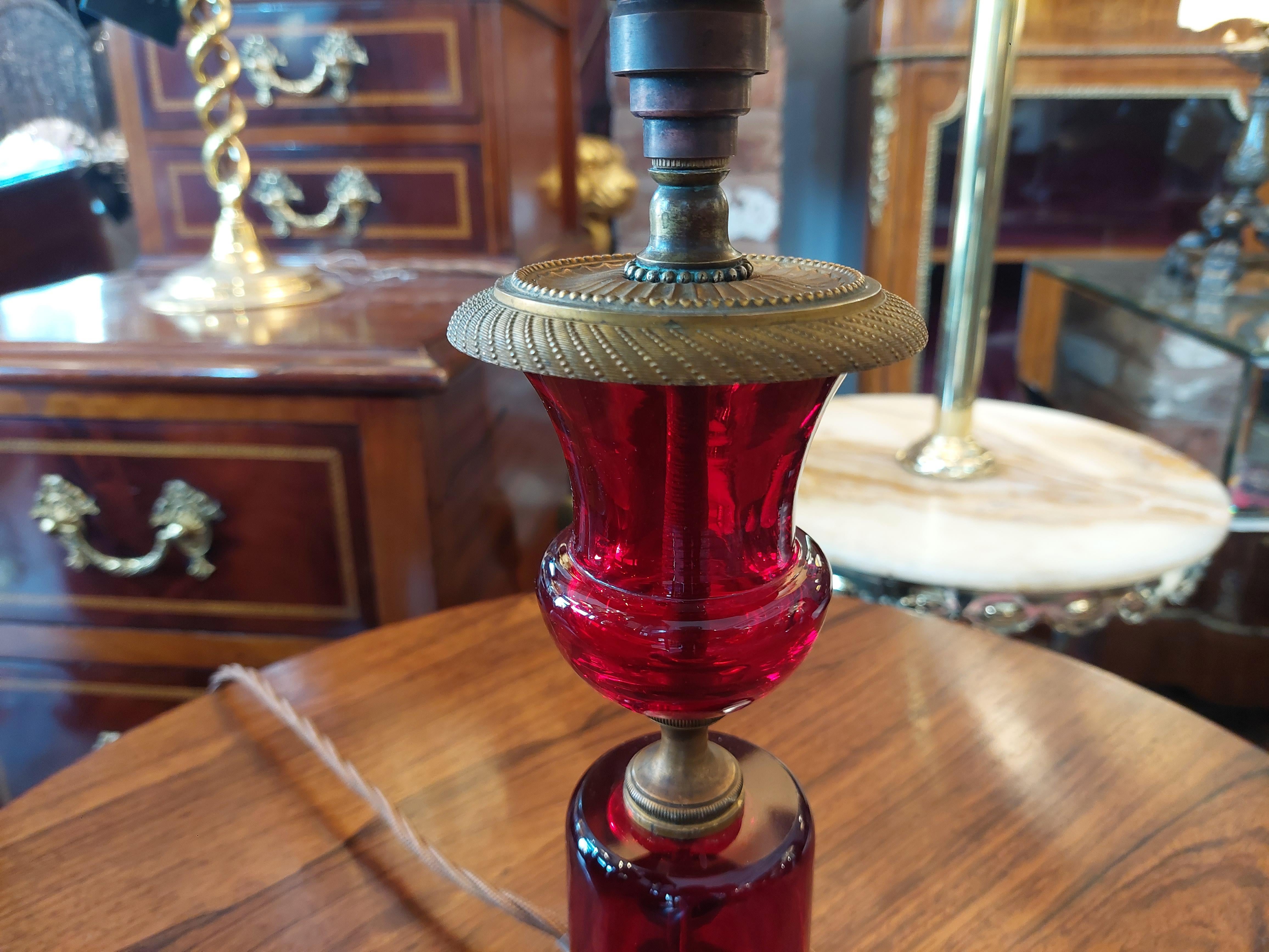 English Cranberry Glass and Ormalu Table Lamp For Sale