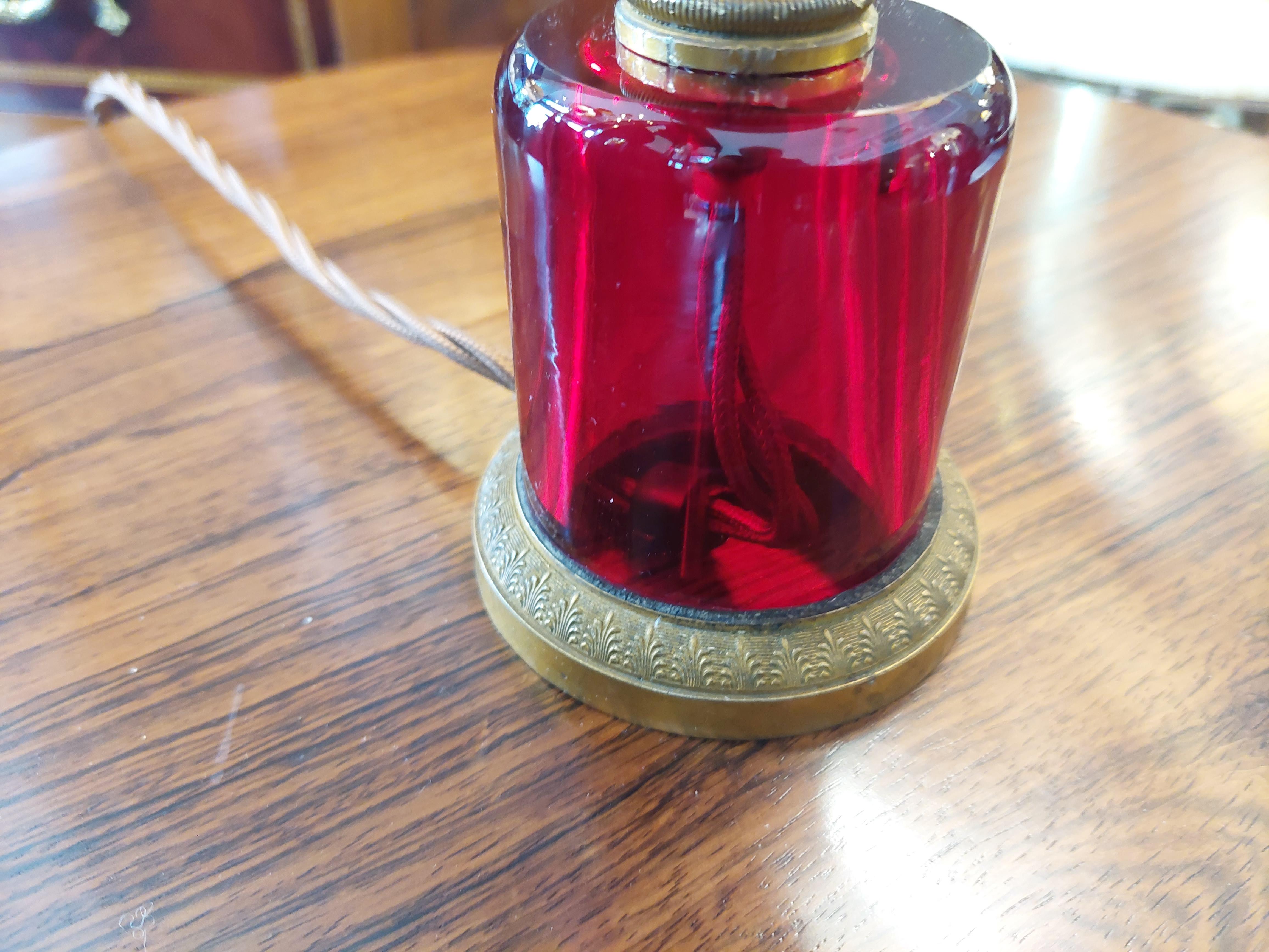 19th Century Cranberry Glass and Ormalu Table Lamp For Sale