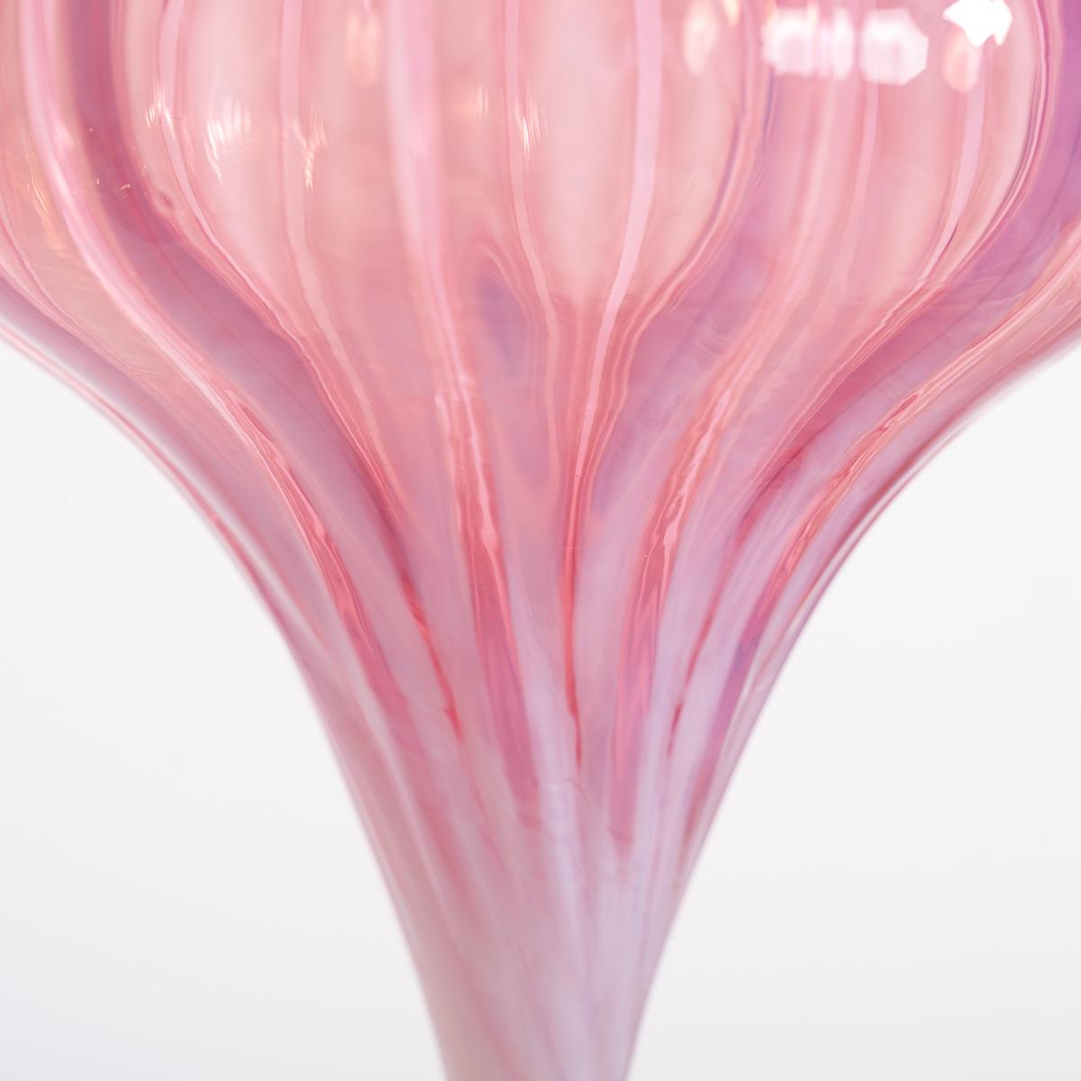 Paralume a goccia in vetro di vaselina rosa mirtillo con corona in ottone lucidato (a) Gallery in vendita 4