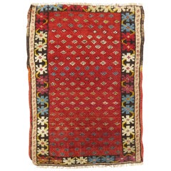 Tapis carré tribal persan ancien rouge canneberge de taille antique Nord-Ouest Mat