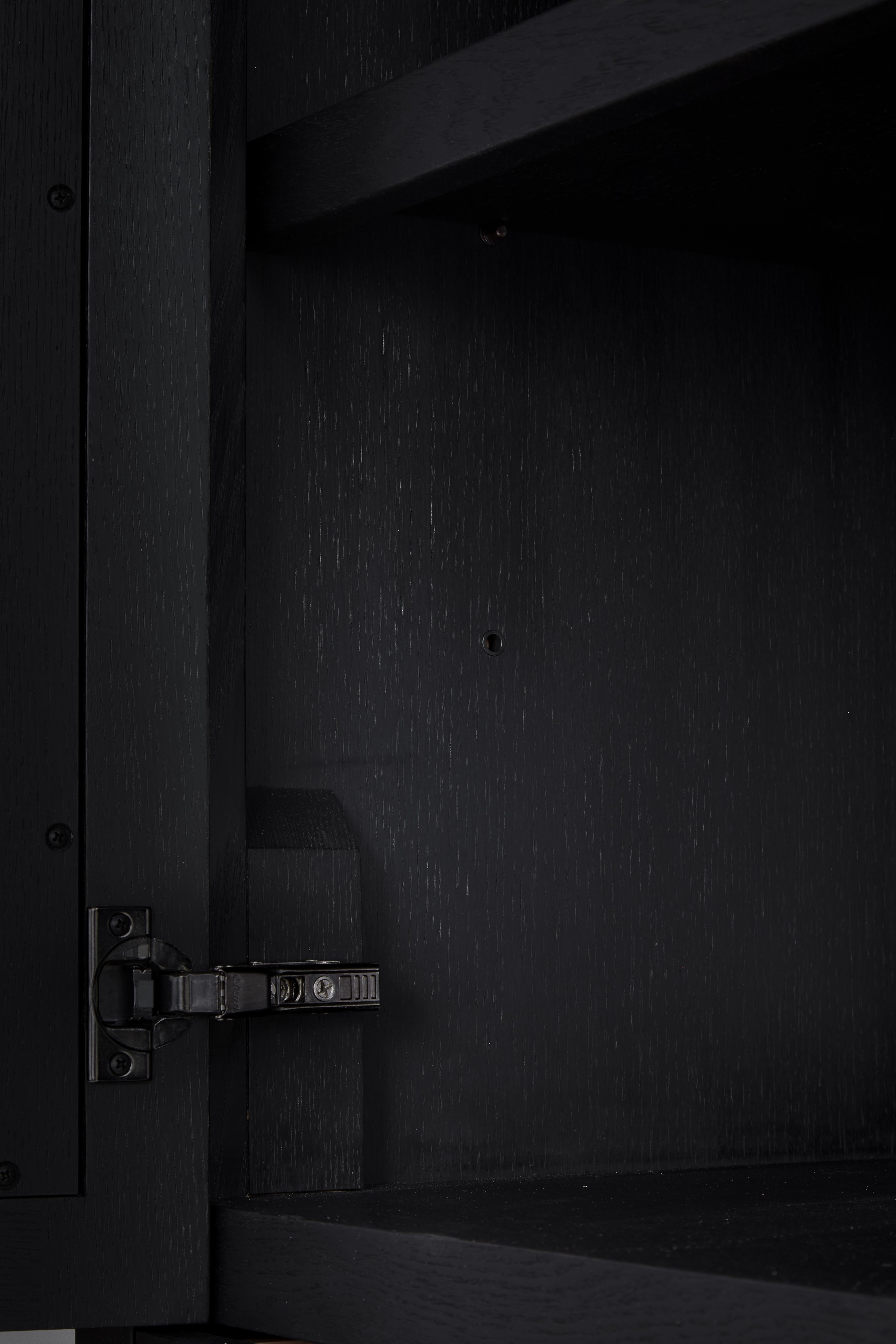 Aufrechter Schrank aus ebonisierter Eiche mit zwei Türen und Schubladen von New York Heartwoods im Zustand „Neu“ im Angebot in Accord, NY