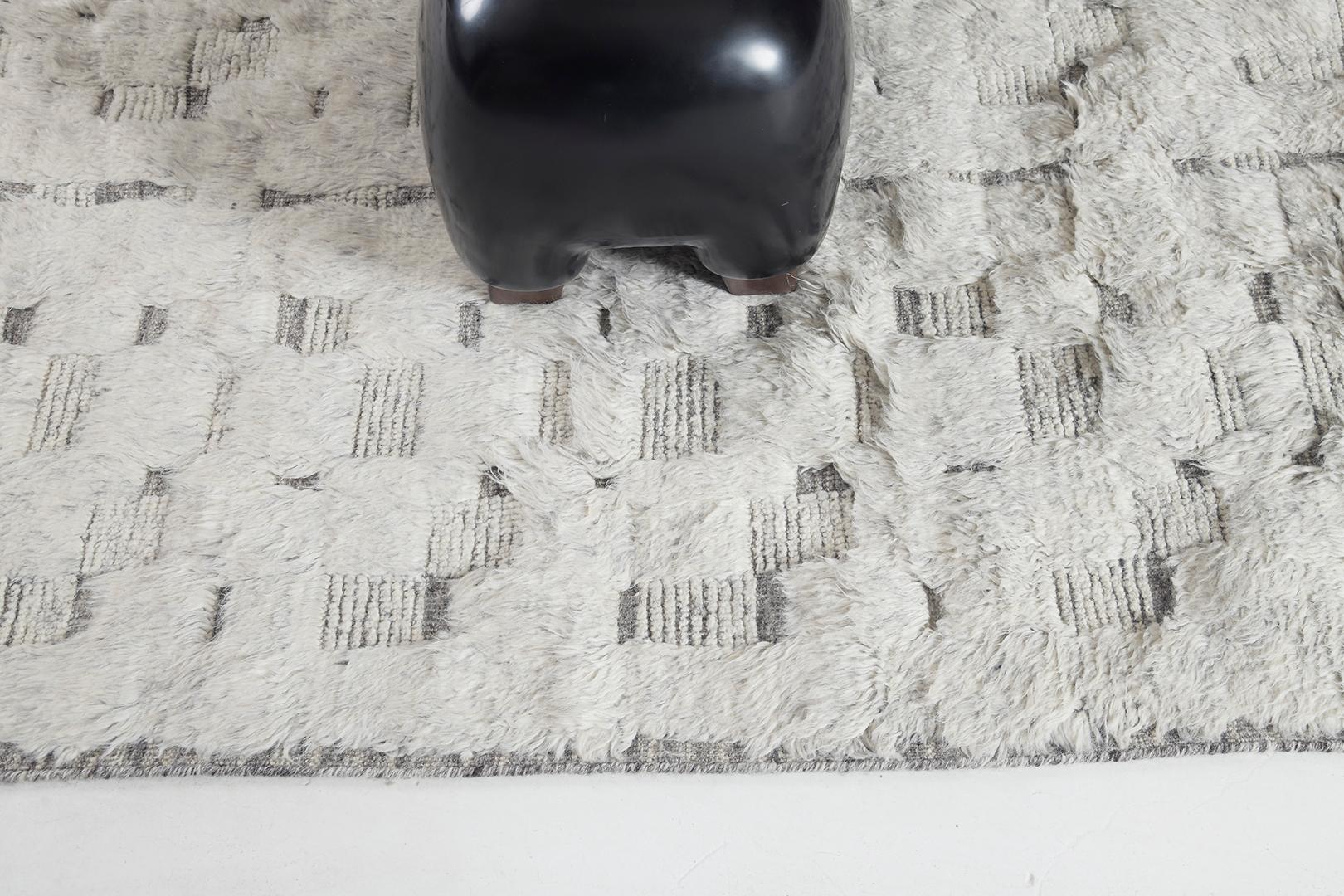 Crane' est un tissage de poils magnifiquement détaillé de notre collection Sandpiper. La texture luxueuse de la peluche en niveaux de gris neutres crée une ambiance séduisante et sophistiquée. La collection Sandpiper, conçue à Los Angeles, a été