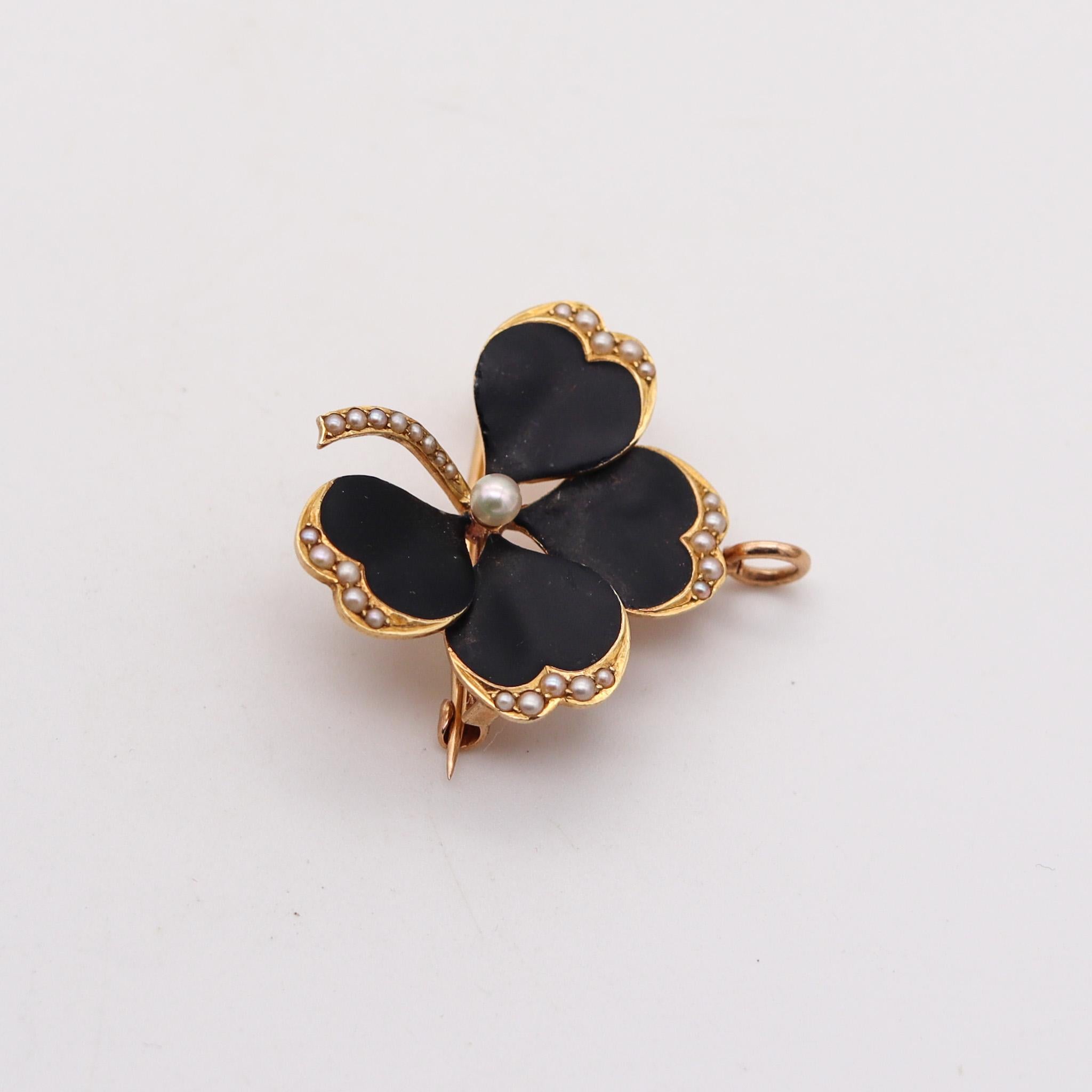 Edwardian convertible flower brooch designed by Crane & Theurer.

Beautiful and unusual clover, created in America during the Edwardian and the Art Nouveau periods, back in the 1905. This convertible pendant-brooch has been designed by the jewelry