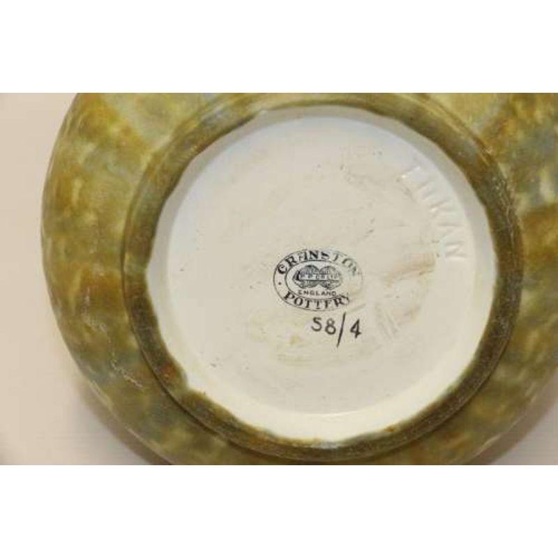Smaltato Vaso Cranston Pottery Works con motivo Tukan, inglese, 1910 circa in vendita