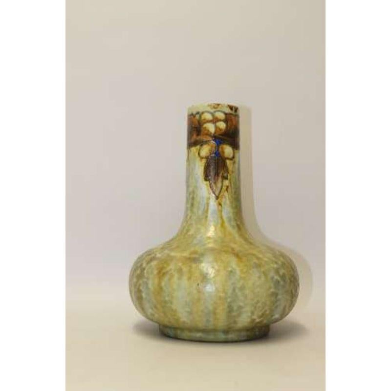 Cranston Pottery Works Vase with the Tukan Pattern, English circa 1910 For Sale 1