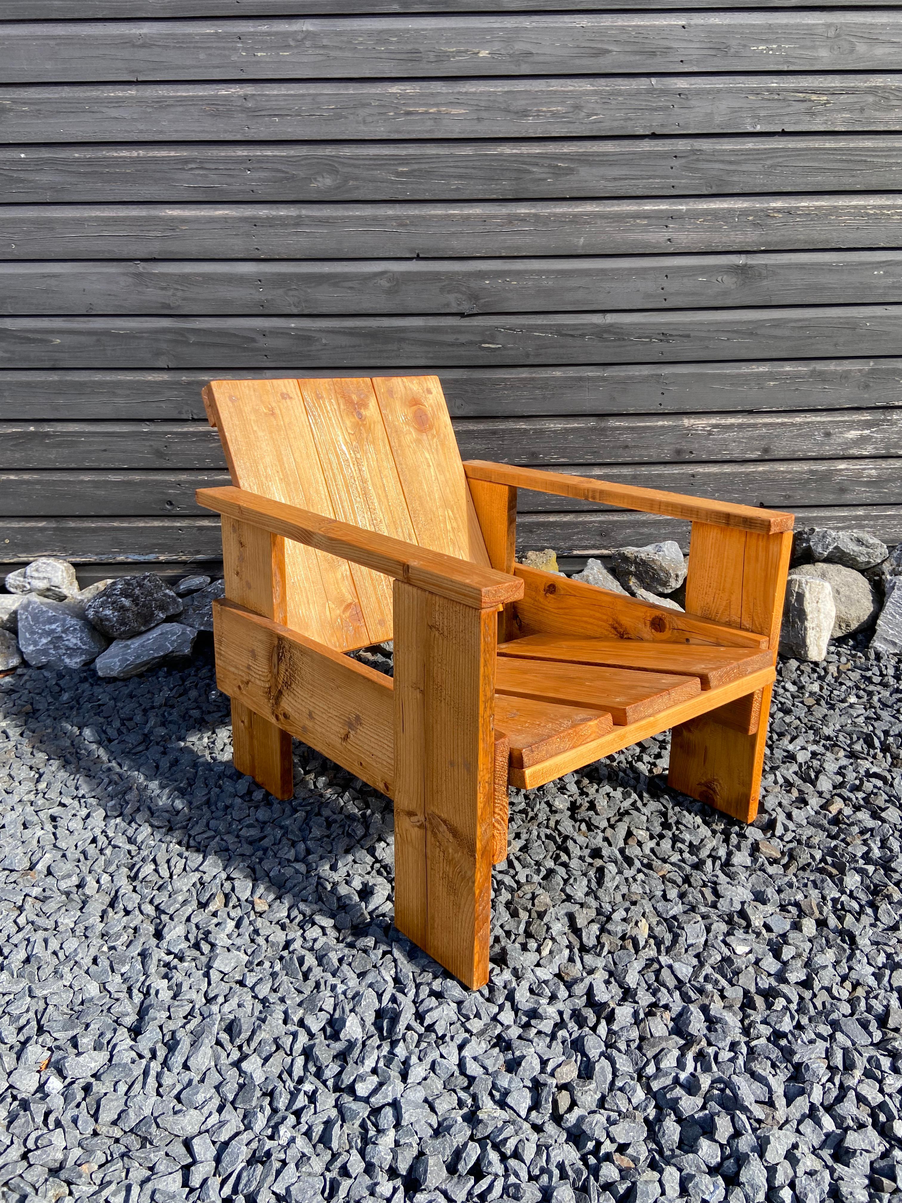 Crate armchair designed by Gerrit Th. Rietveld (1888-1964). The size and the color are accurate copied from the original.

seat height 30 cm height 62 cm width 59 cm depth 71 cm.