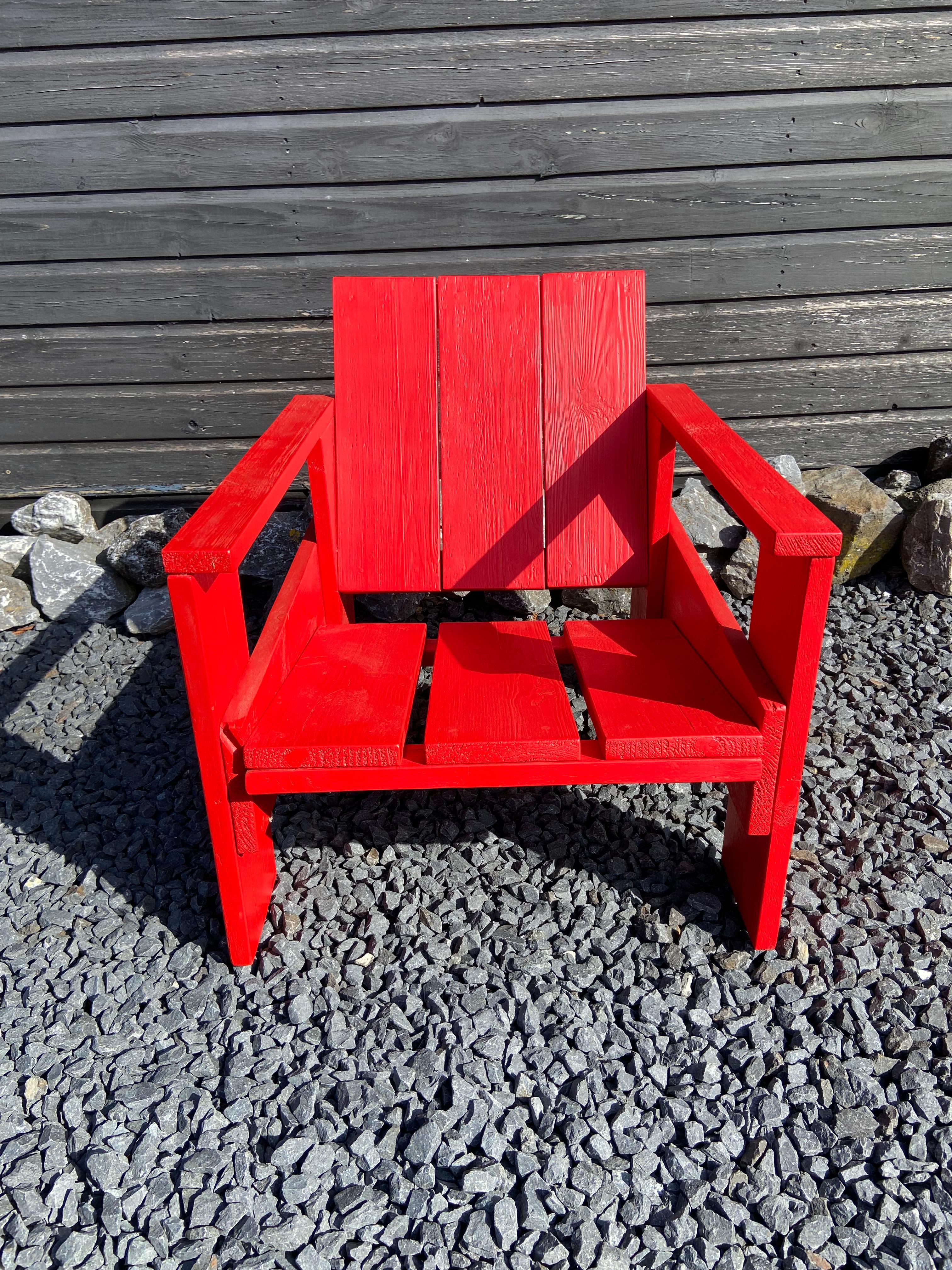 Crate armchair red designed by Gerrit Th. Rietveld(1888-1964). Size is the same as the original chair.

seat height 30 cm height 62 cm width 59 cm depth 71 cm