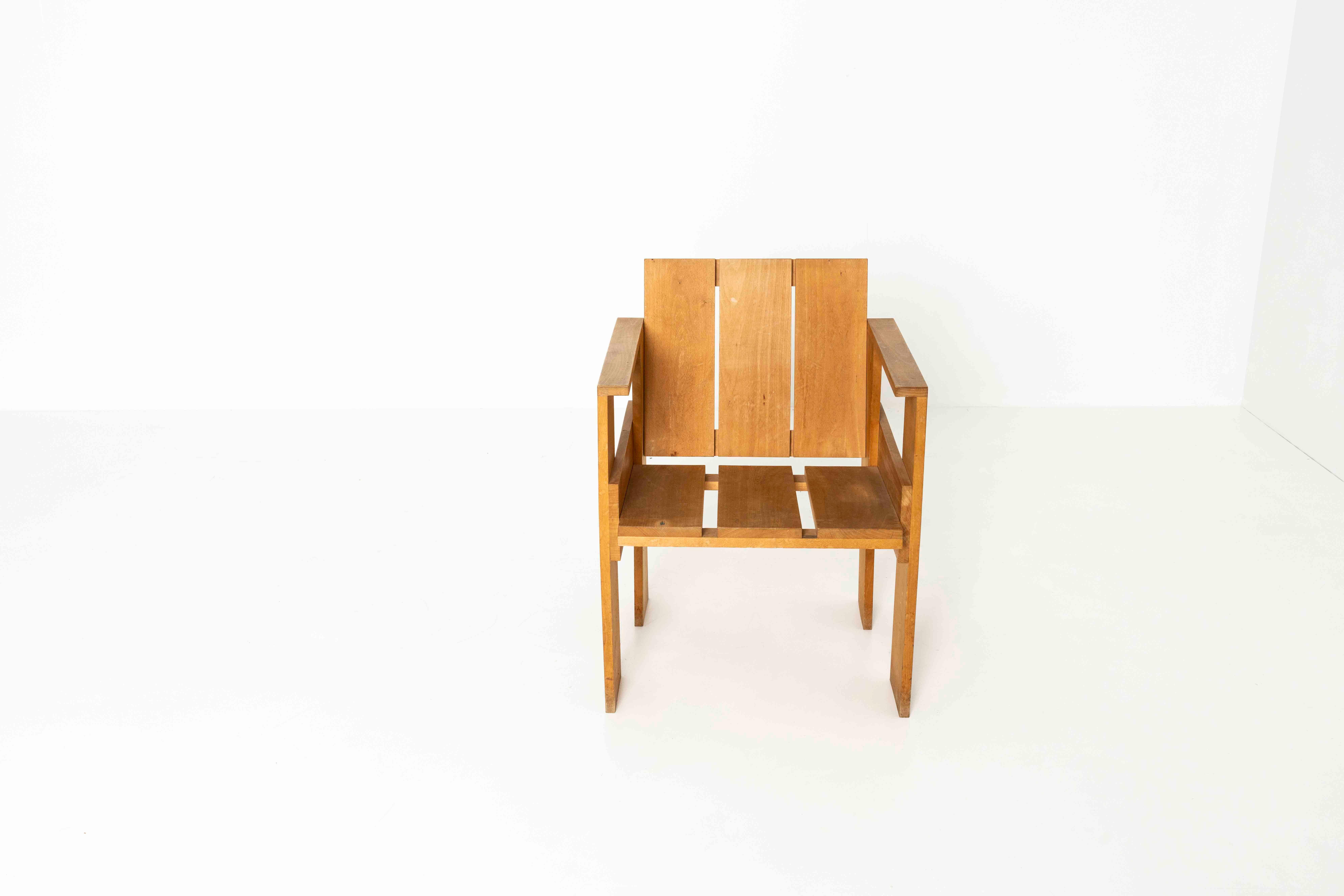 Nice Gerrit Rietveld 'Crate' chair. This chair is designed in 1934, however, we think this is a Cassina edition from the 1970s. This chair is made out of ash wood and has a colorless lacquer. 

'Gerrit Rietveld designed the 'crate' series of
