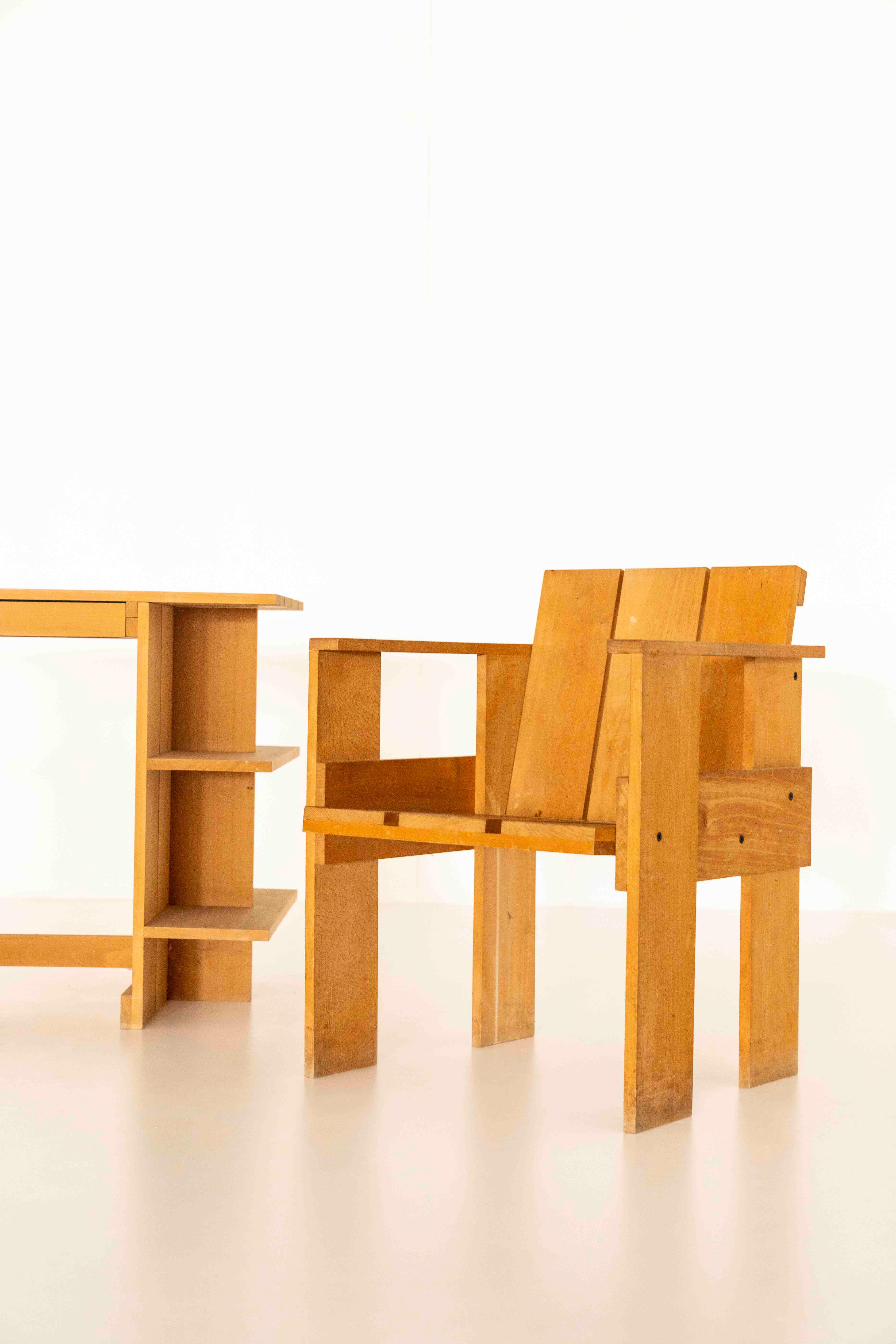 Crate Desk for Cassina by Gerrit Rietveld, Designed in 1930s, the Netherlands 3