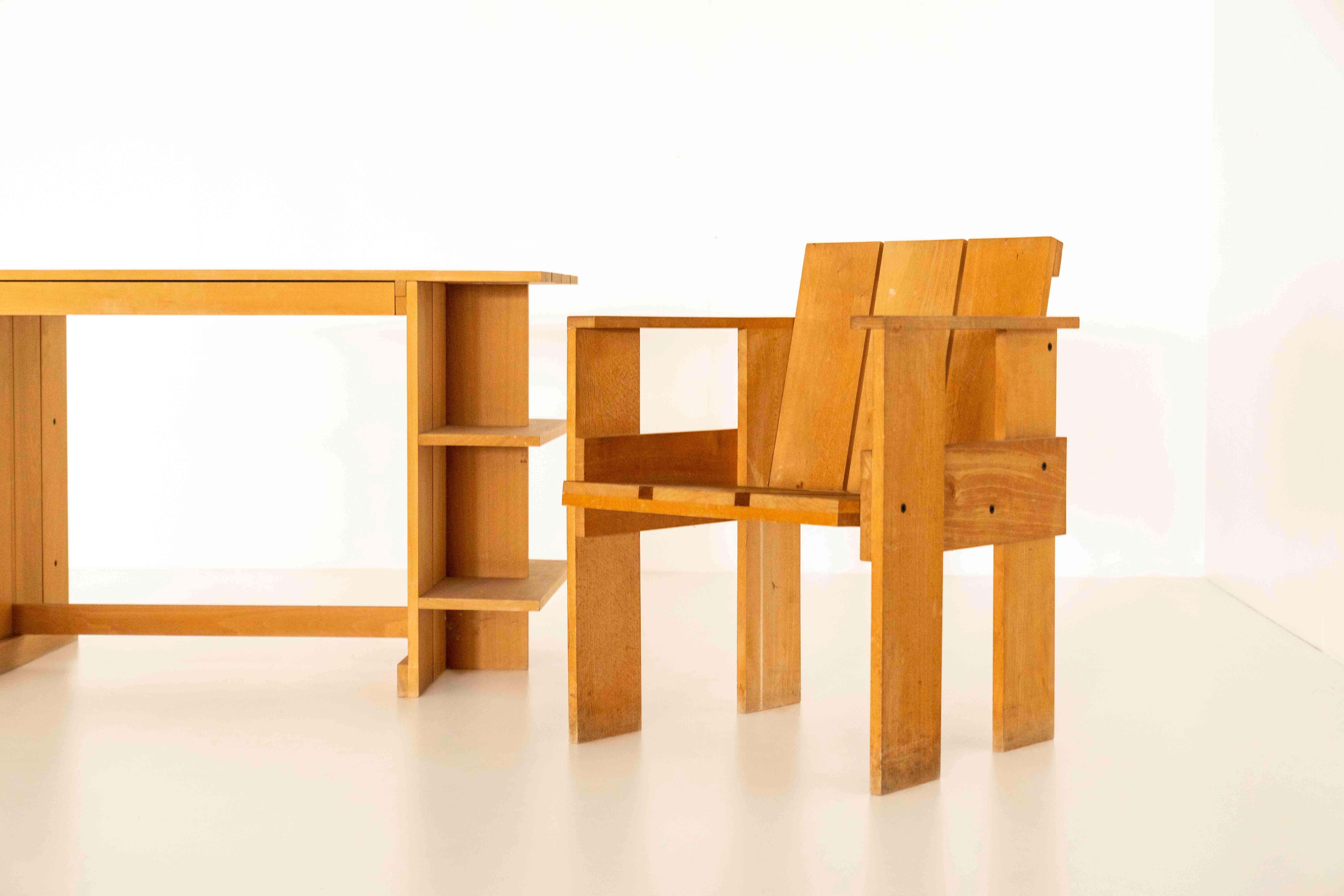 Crate Desk for Cassina by Gerrit Rietveld, Designed in 1930s, the Netherlands 4