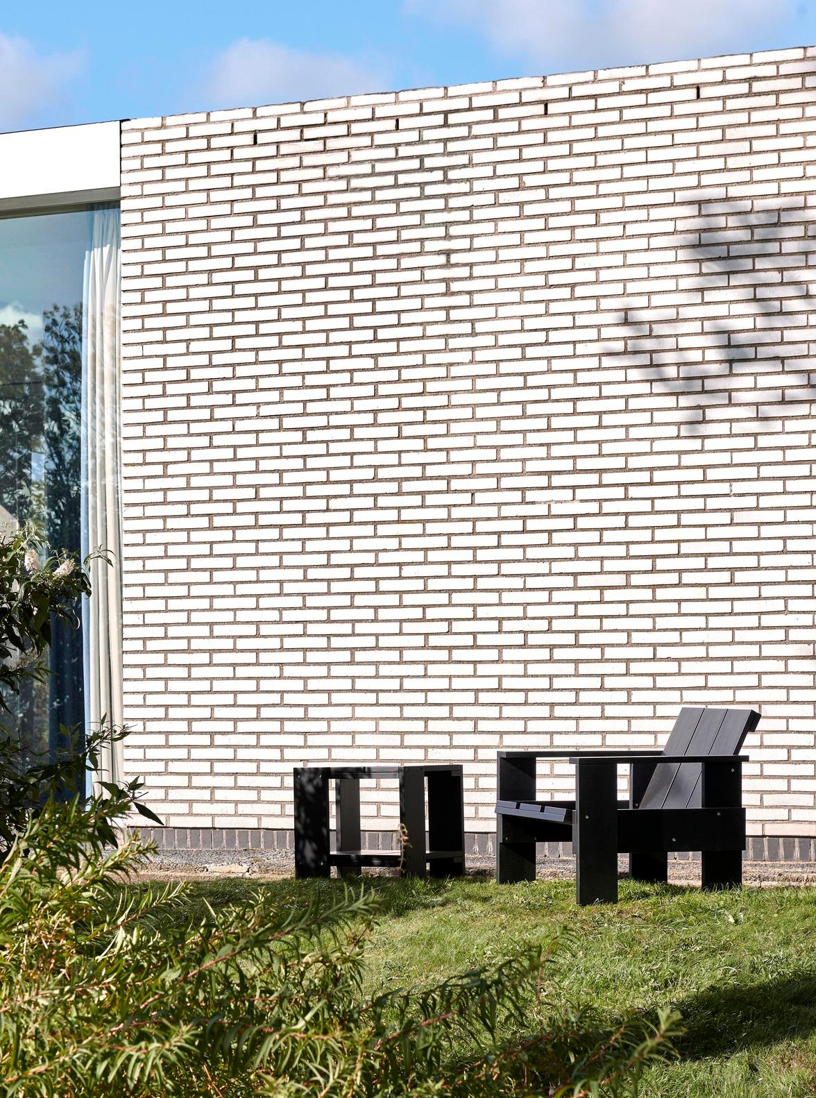 Pin Fauteuil Crate lounge en bois de pin laqué BWB/coussin en F, par Gerrit Rietveld pour HAY en vente