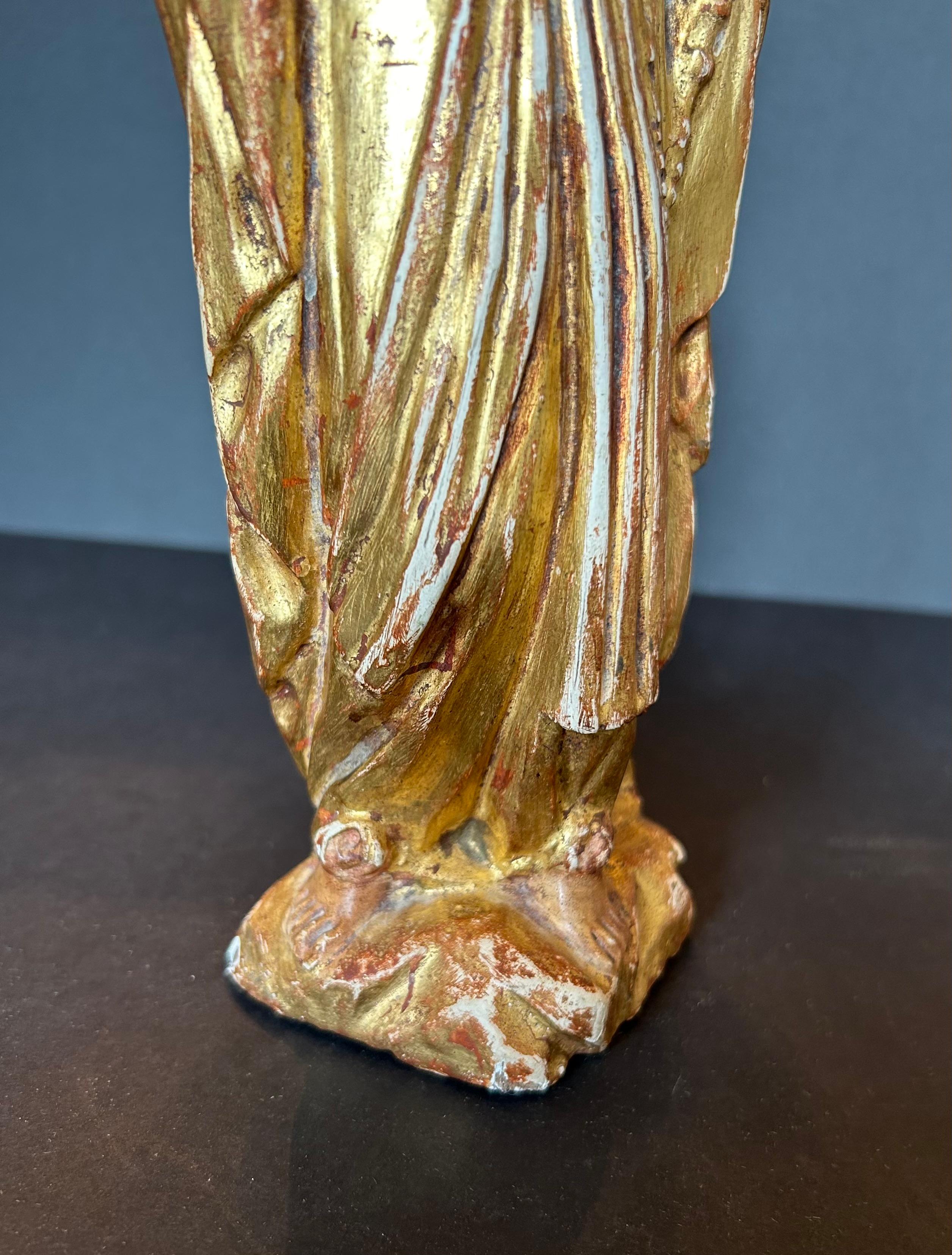 Carved Craved and Gilded Santo 17th Century For Sale