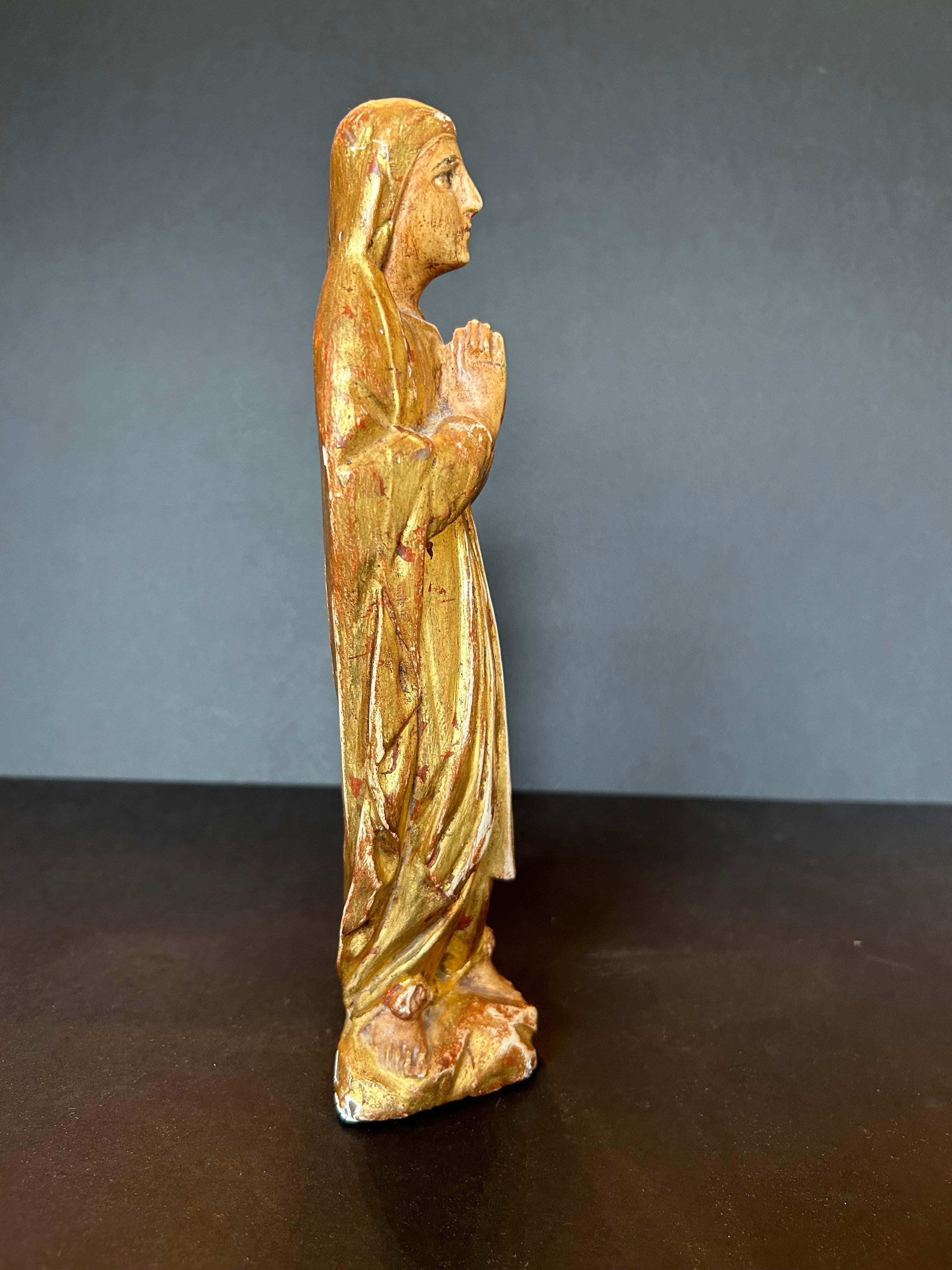 Craved and Gilded Santo 17th Century In Good Condition For Sale In Toronto, CA