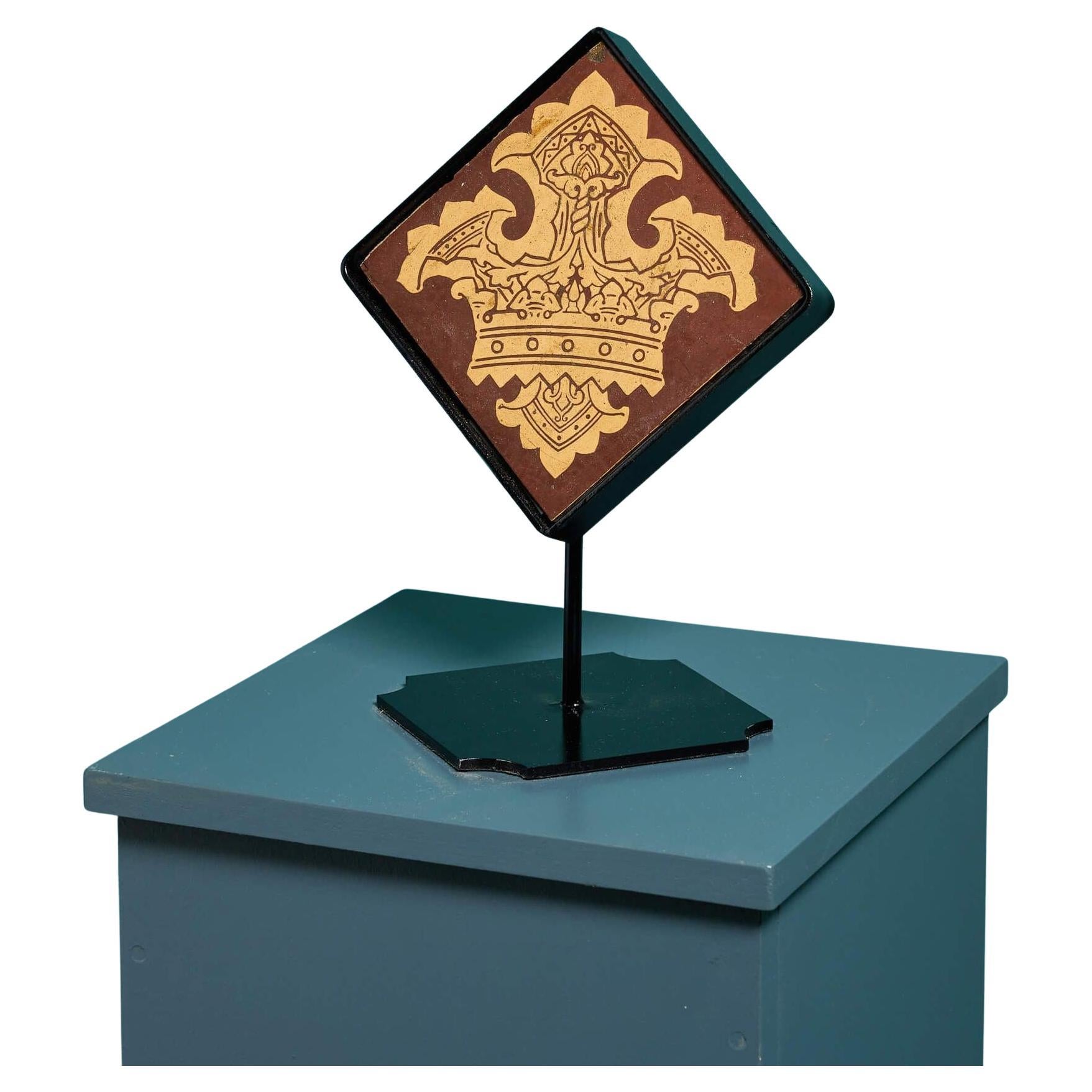 Craven Dunnill & Co 6-Zoll-Encaustic-Krone Fliese auf Stand