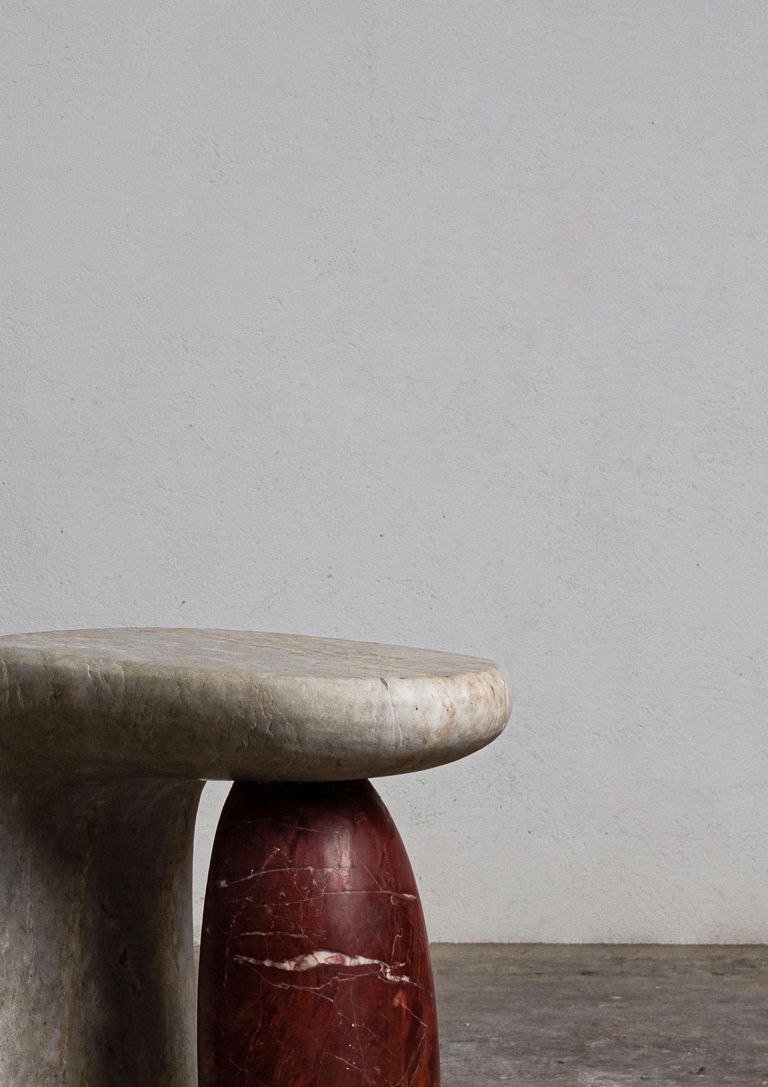 La collection π résulte de plusieurs essais sculpturaux ayant pour point de départ des volumes sphériques, explorant les variations possibles à partir de cette forme initiale. Ces exercices ont d'abord été développés manuellement en argile et