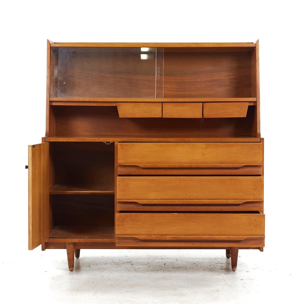Late 20th Century Crawford Furniture Mid Century Maple China Cabinet For Sale