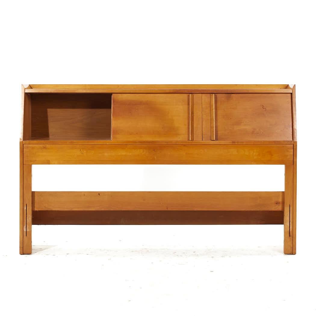 Crawford Furniture Mid Century Maple Full Storage Headboard In Good Condition For Sale In Countryside, IL