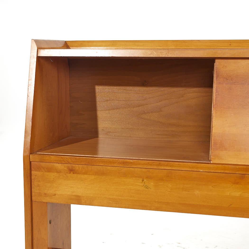 Crawford Furniture Mid Century Maple Full Storage Headboard (Tête de lit de rangement en érable) en vente 1
