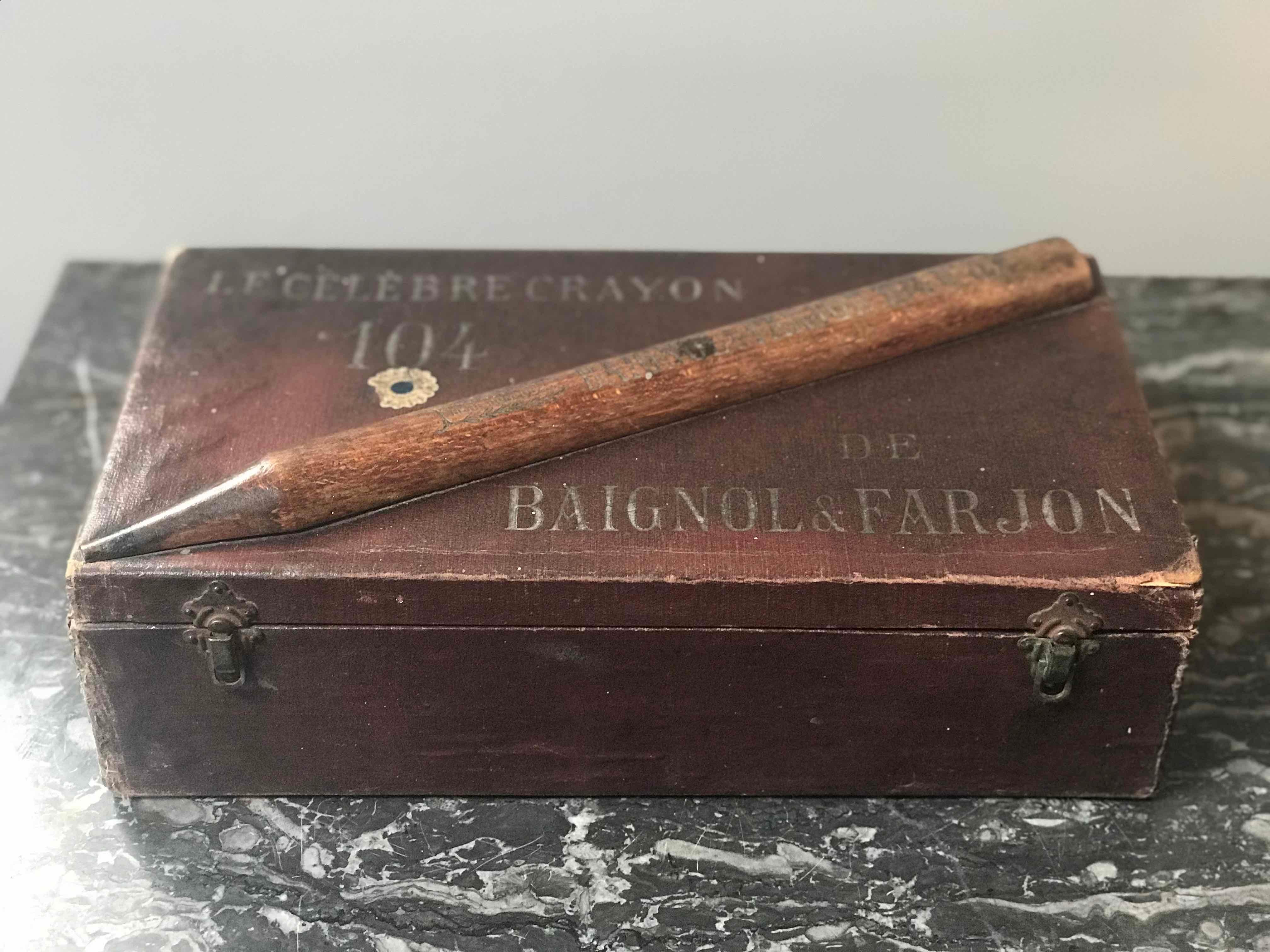 Crayon Leather Box from England Circa 1900 In Good Condition In Los Angeles, CA