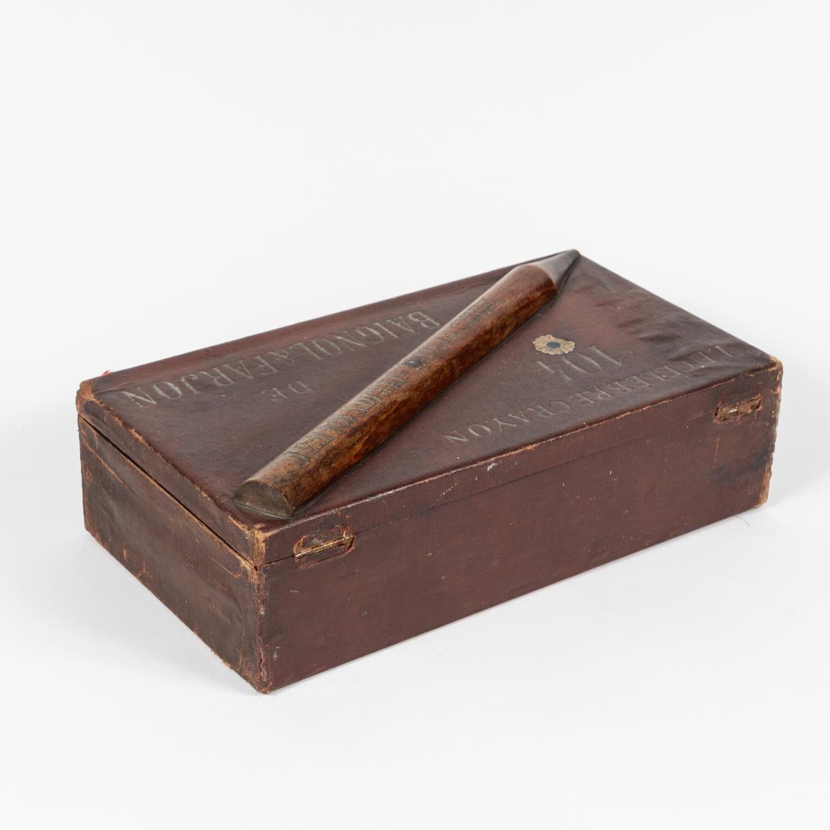 Caja de crayones de cuero antigua de Inglaterra en venta 4