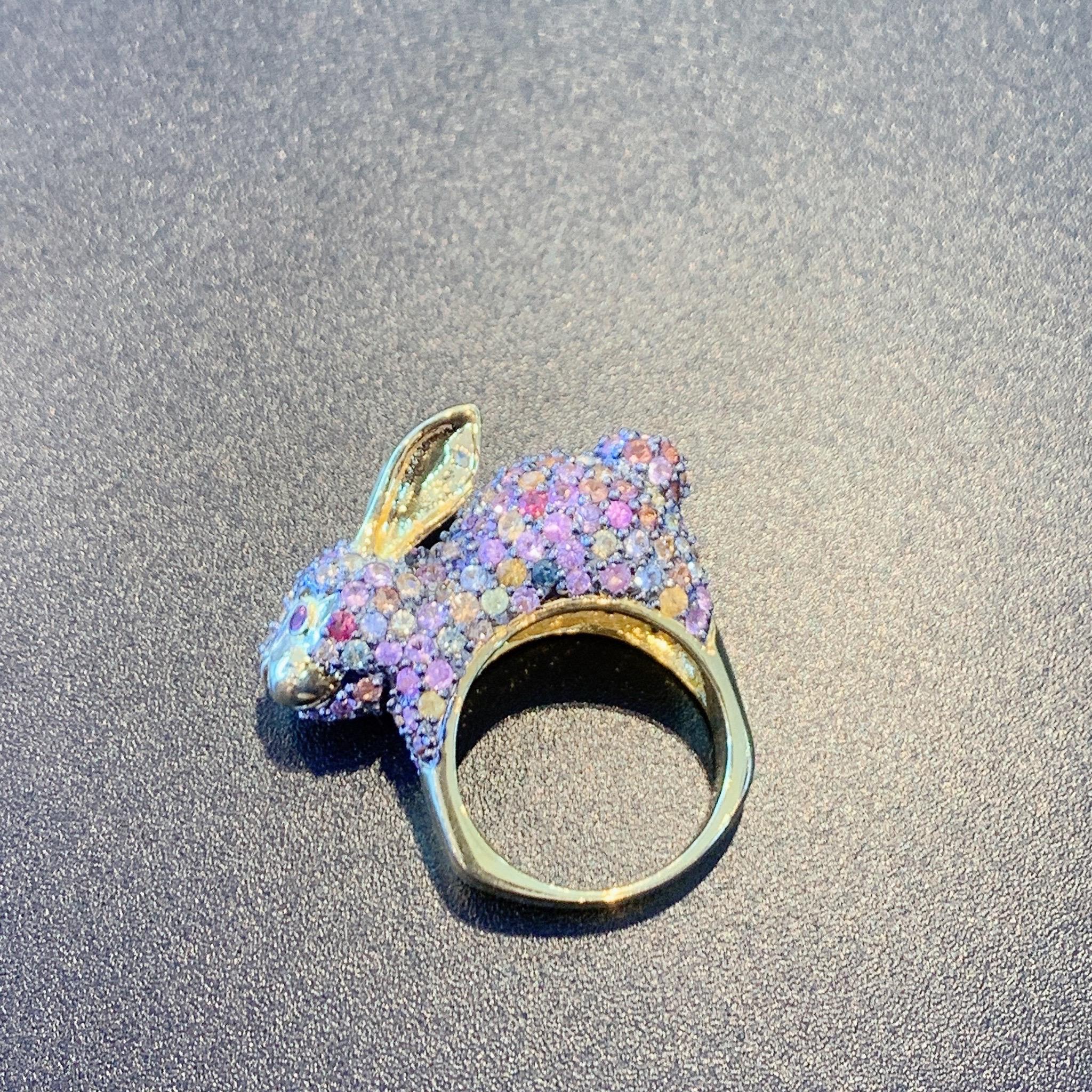 Crazy Bunny Multi color Natural Sapphire Ring In New Condition In New York, NY