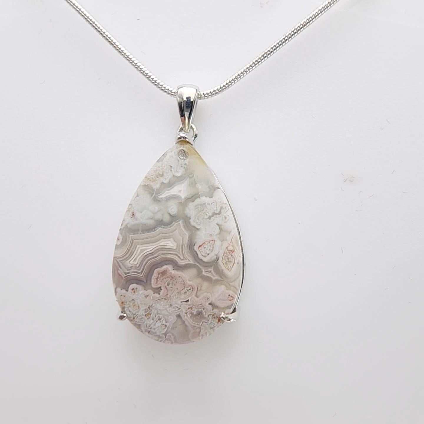Arts and Crafts Ciondolo con cabochon di agata Crazy Lace in argento 925 in vendita