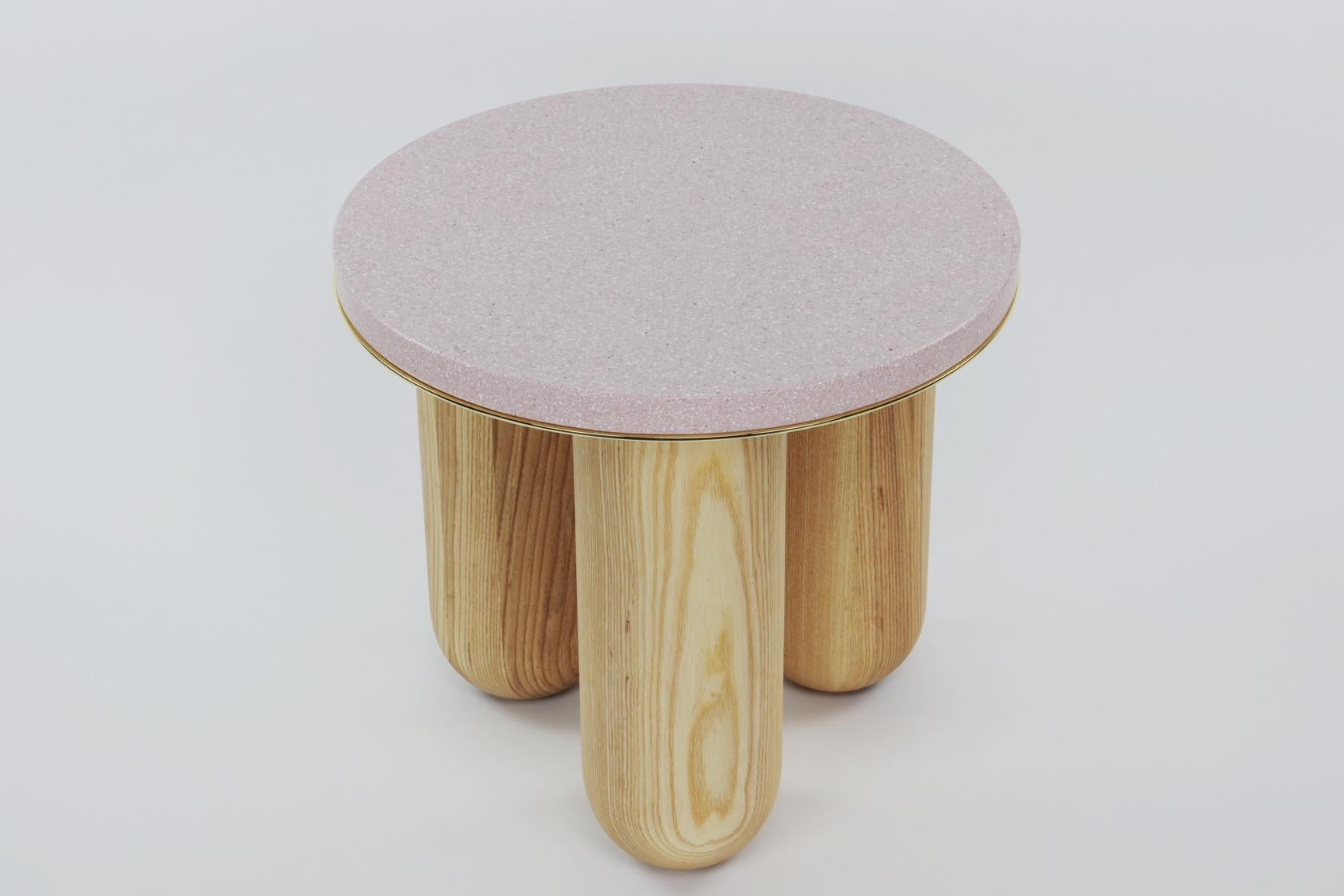 Crazy Legs-Tisch mit Terrazzoplatte und Beinen aus Ebenholz von Christopher Kreiling (Postmoderne) im Angebot