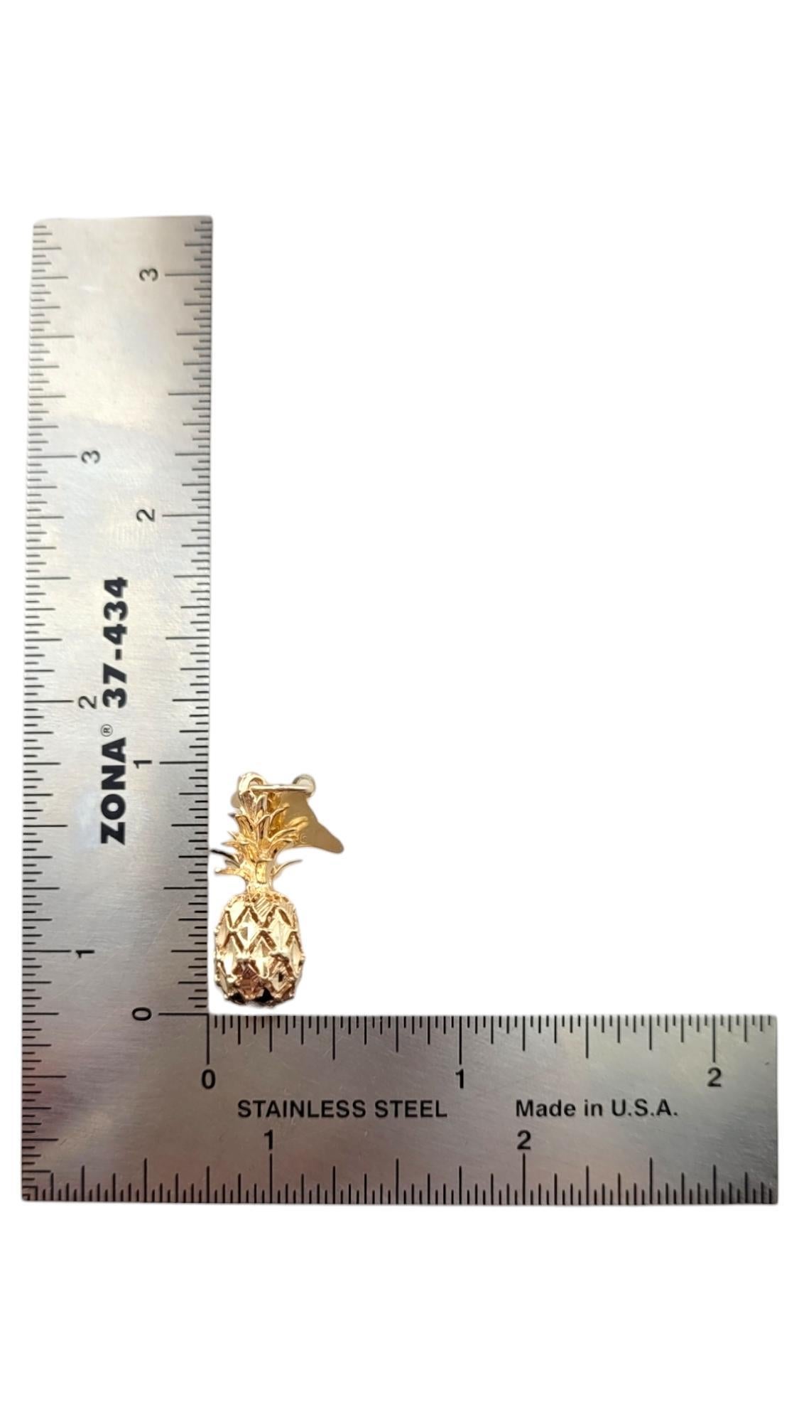 CREA Charm in oro giallo 14 carati con ananas delle Hawaii #20892 in vendita 6
