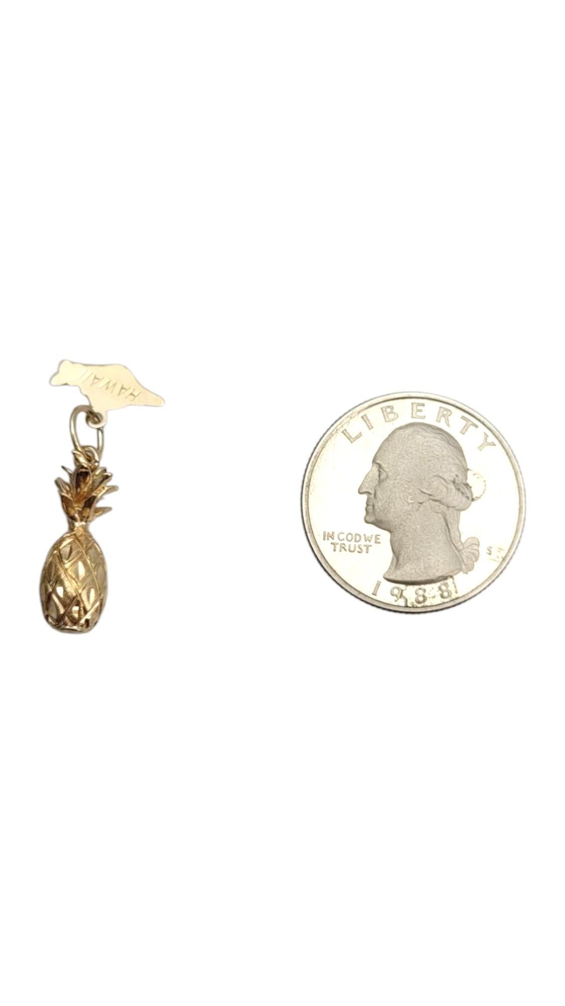 Crea 14 Karat Yellow Gold Hawaii Pineapple Charm #21625 in vendita 2