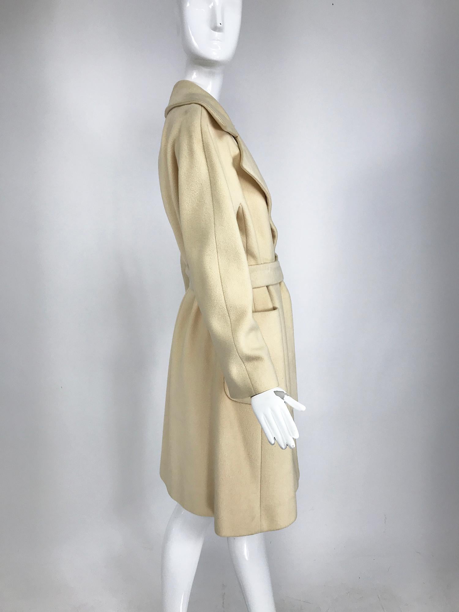 Cream 100% Cashmere Wrap Coat with Patch Pockets 1970s In Good Condition In West Palm Beach, FL