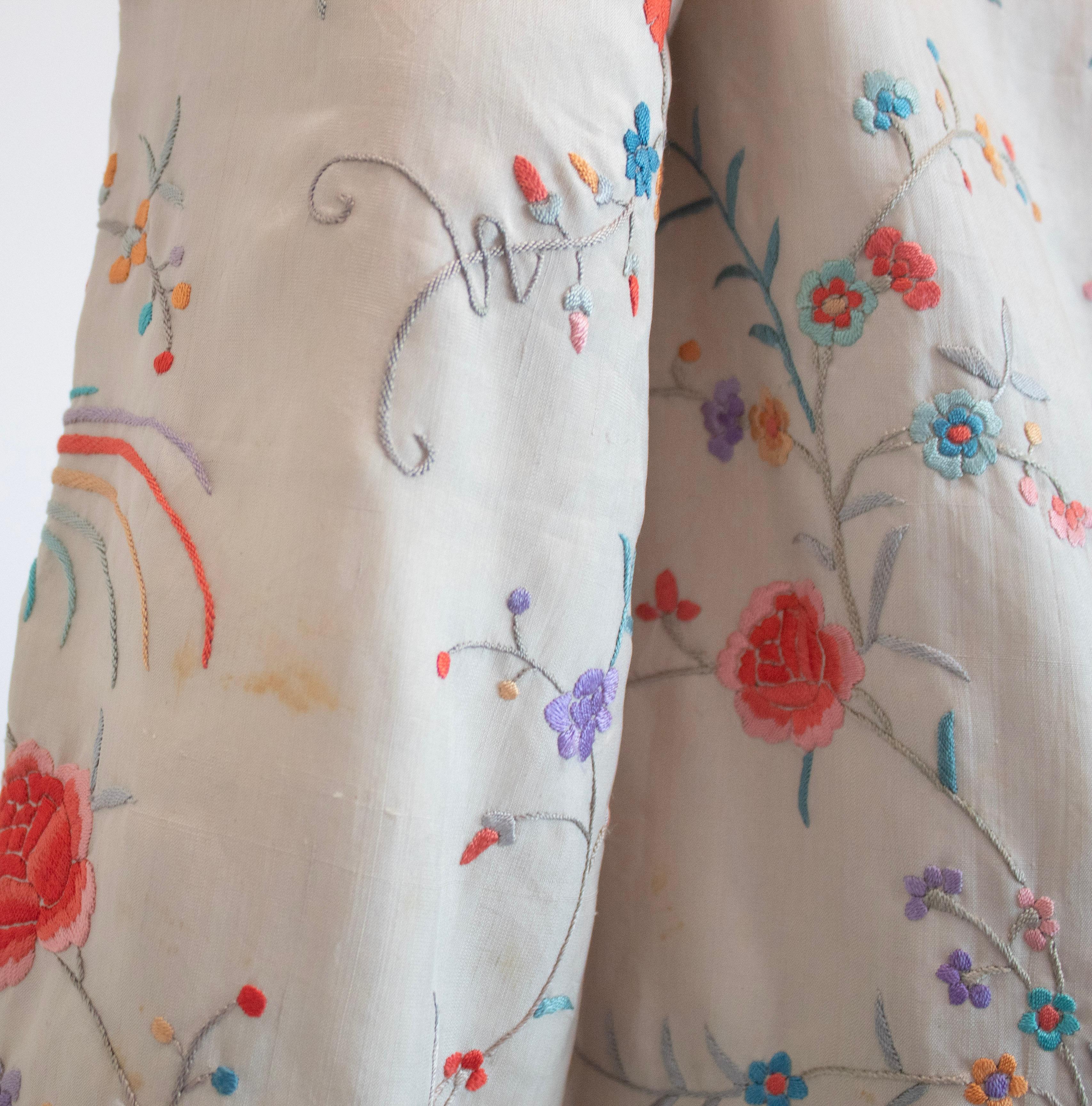 Blazer in seta ricamato a fiori color crema degli anni '40 in vendita 2