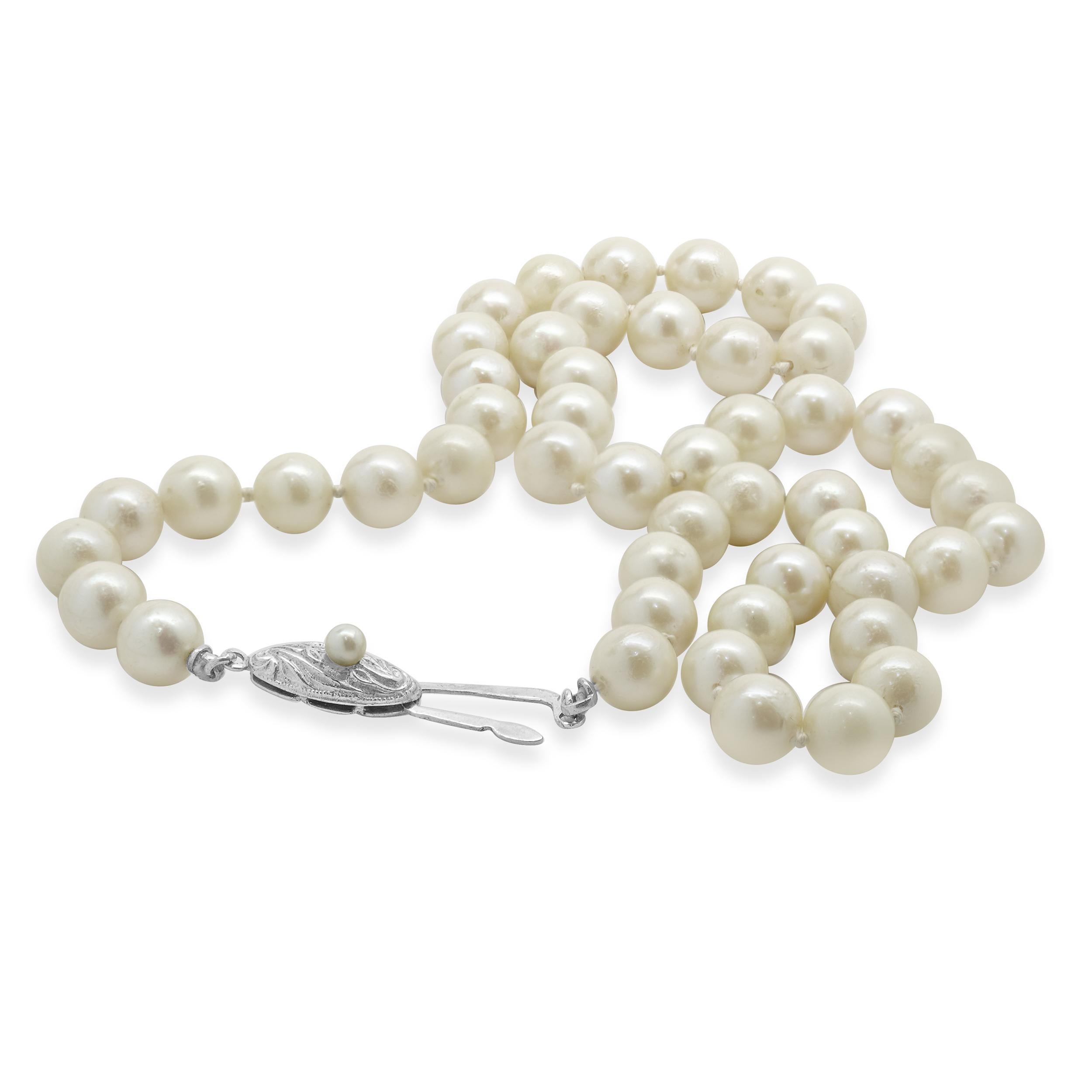 Round Cut Cream 7MM Pearl Necklace with Sterling Silver Clasp For Sale