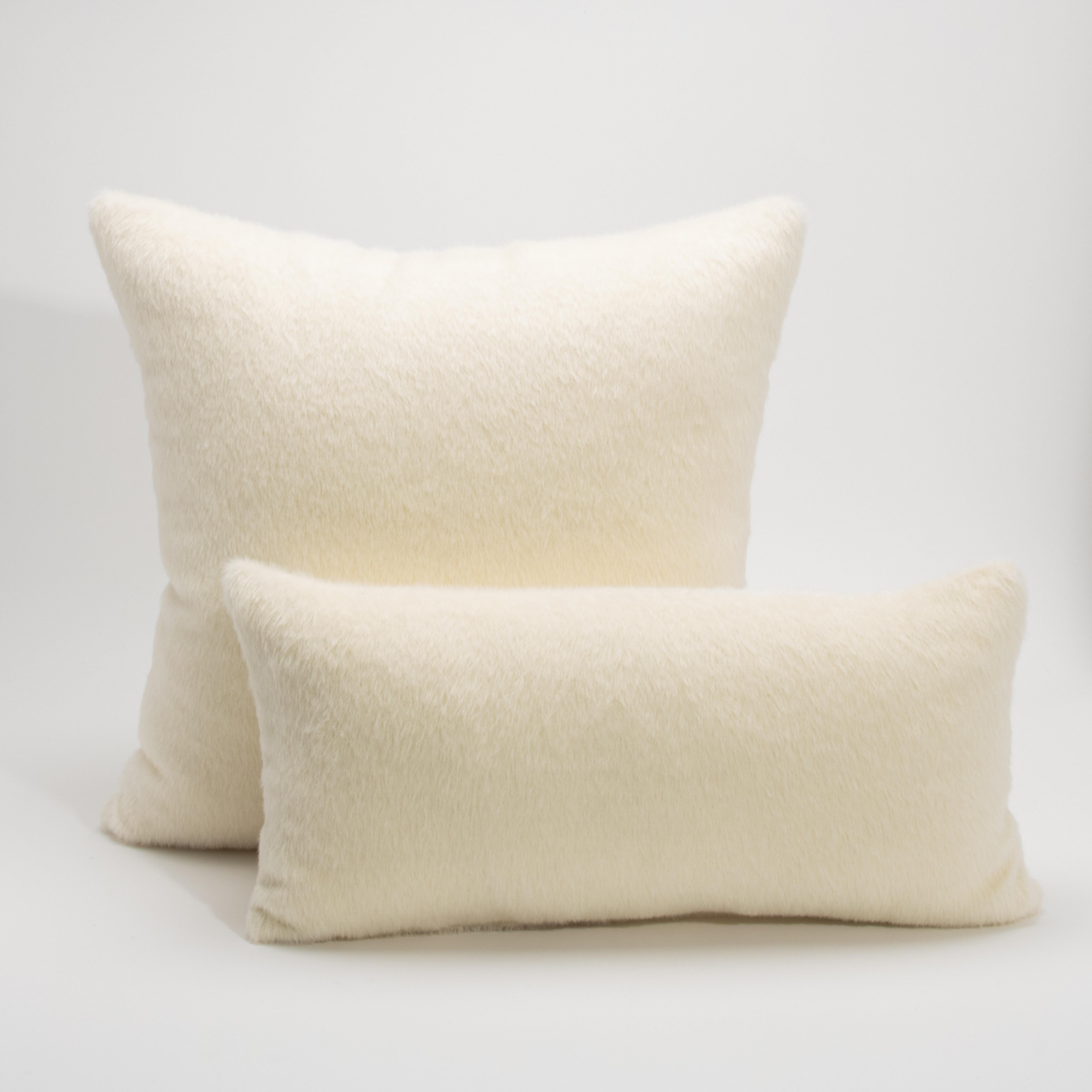 Fatto a mano Cuscino a forma di rene in alpaca crema di MOGUL in vendita