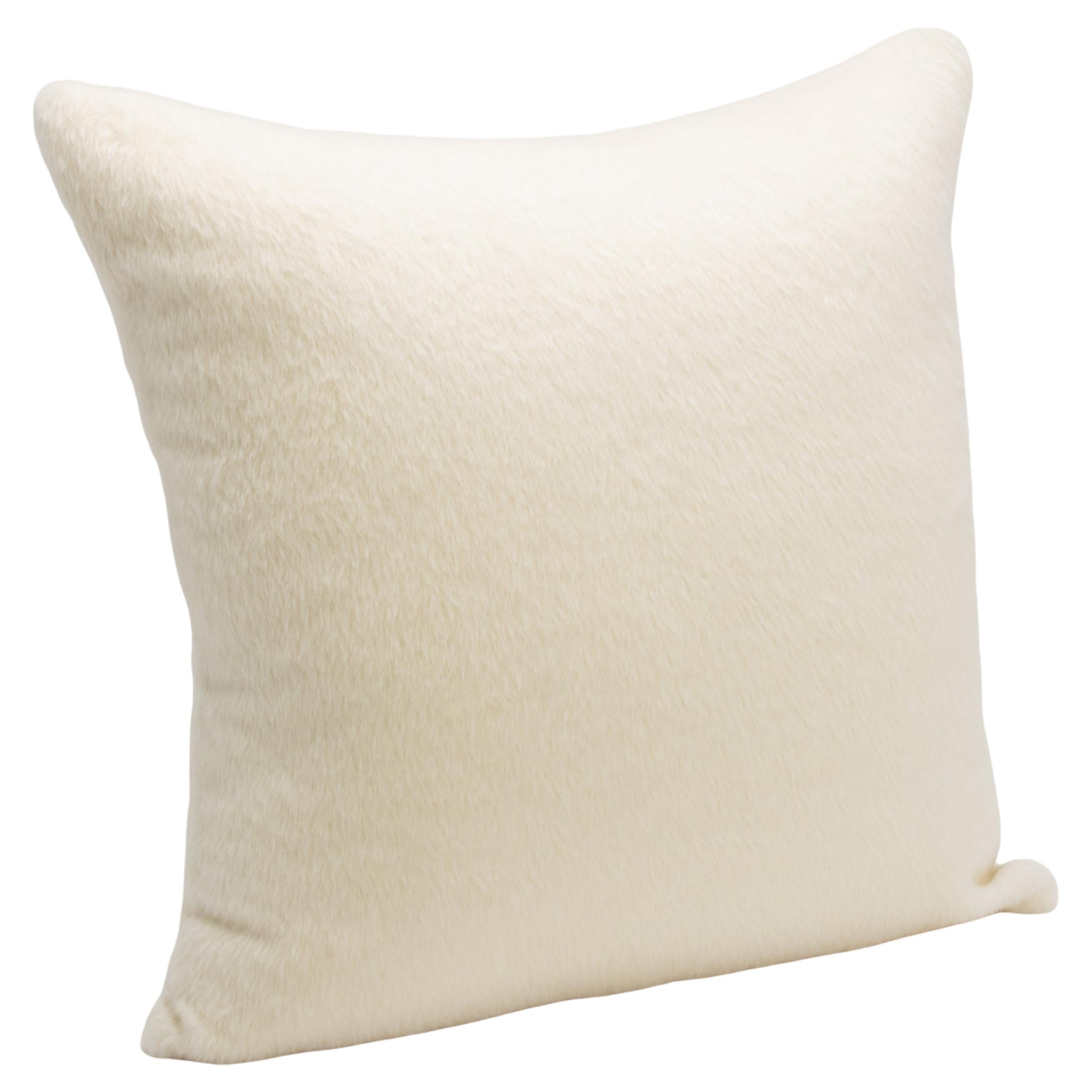 Cream Alpaca Pillow By MOGUL in vendita
