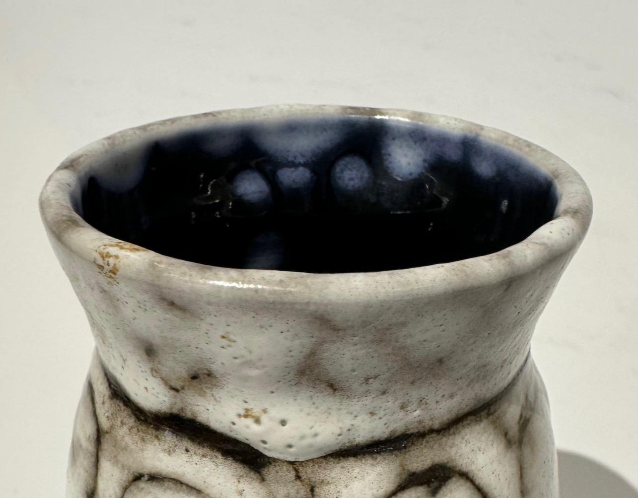 Ungherese Vaso in ceramica con disegno a cerchio color crema e marrone, Ungheria, anni '40 in vendita