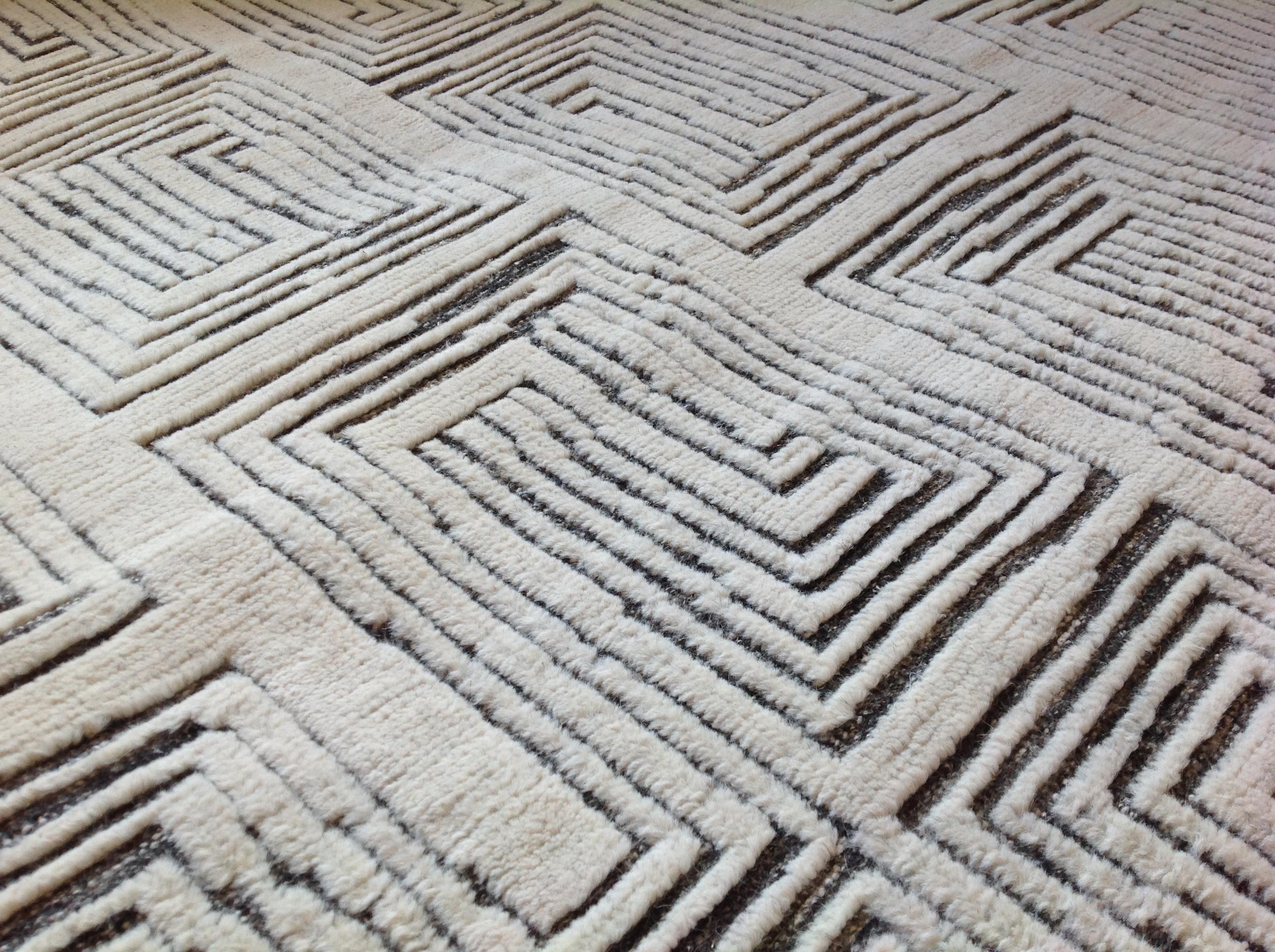 Indian Cream and Charcoal Maze Area Rug For Sale