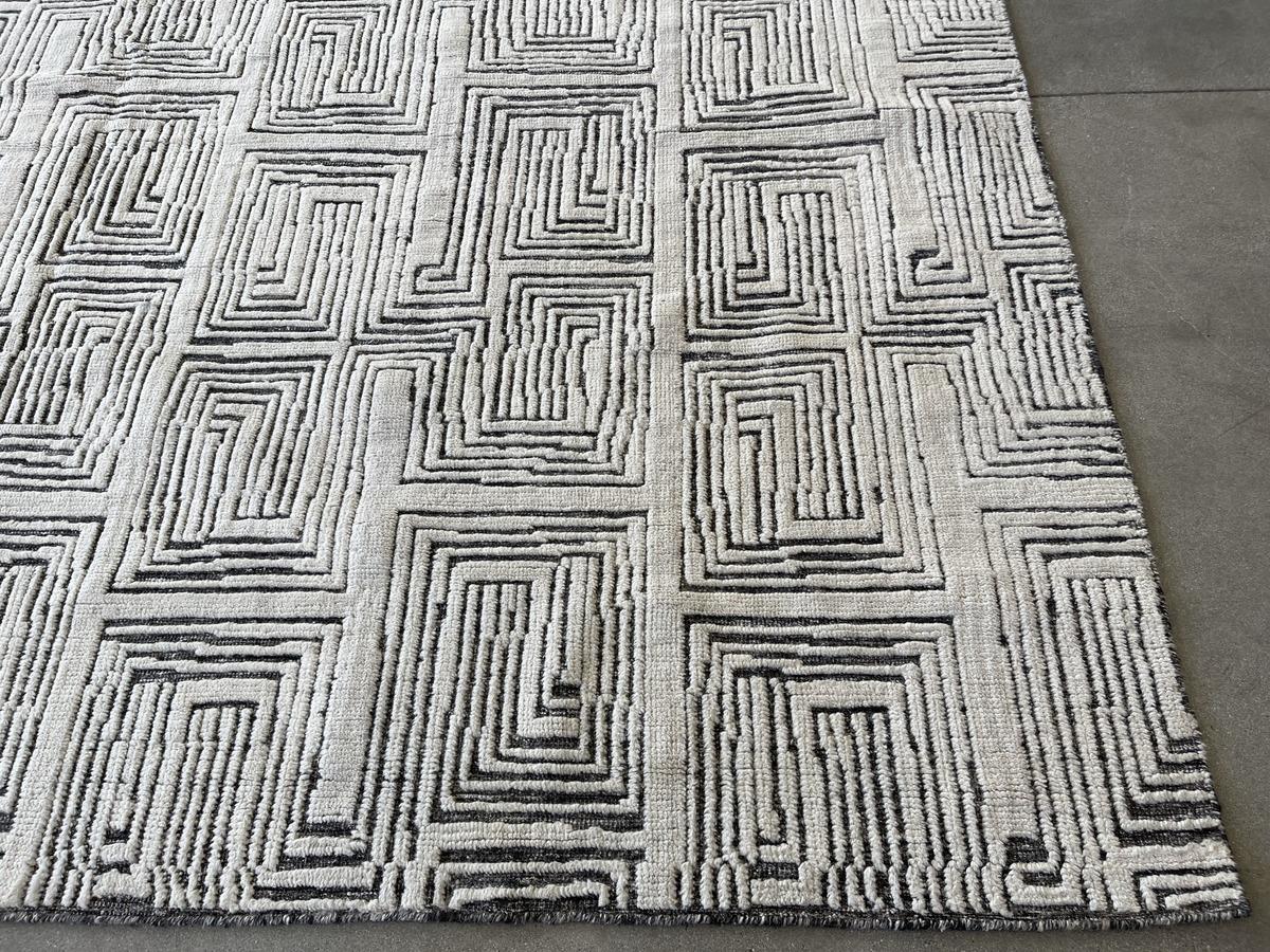 Cotton Cream and Charcoal Maze Area Rug For Sale