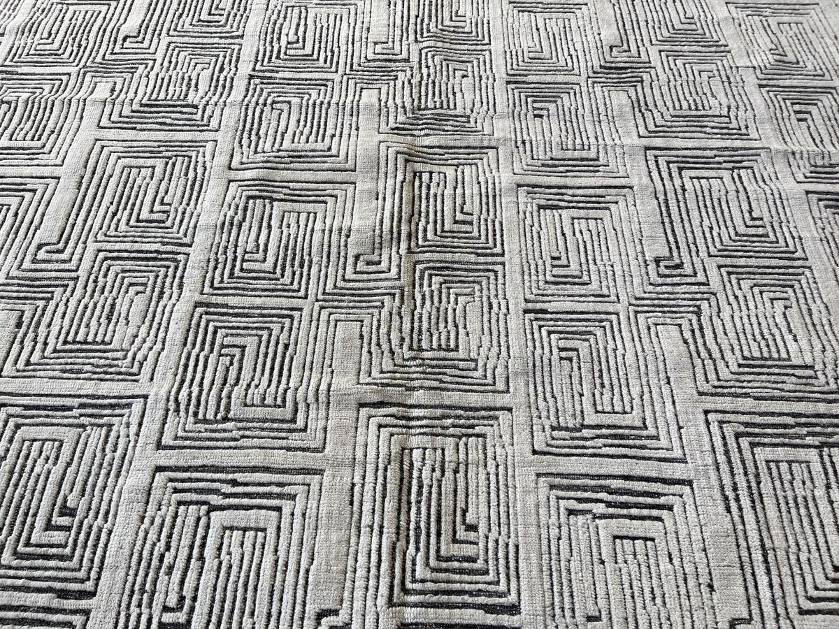 Cream and Charcoal Maze Area Rug For Sale 1