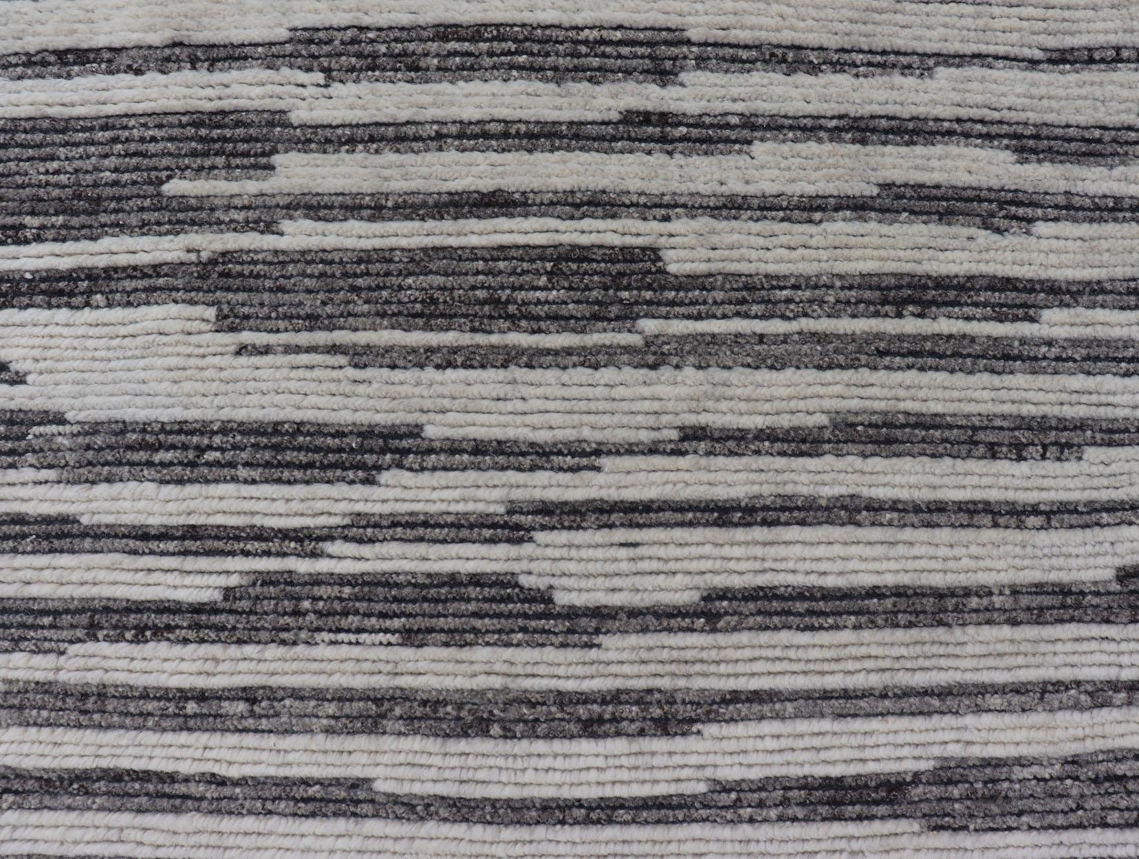 Cream and Charcoal Wood Grain Designed Indian Rug Hand-Knotted 10'2 x 14'0 In Excellent Condition For Sale In Atlanta, GA