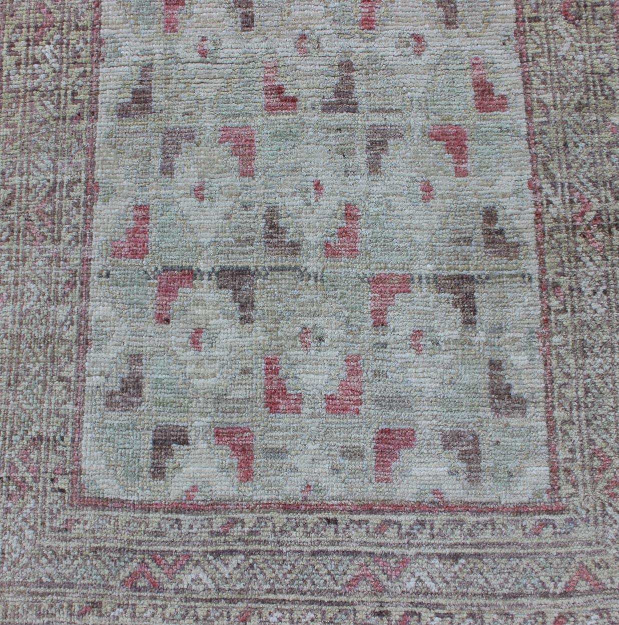 Cream and Coral Colored Casual Modern Runner in Khotan All-Over Design In Excellent Condition For Sale In Atlanta, GA