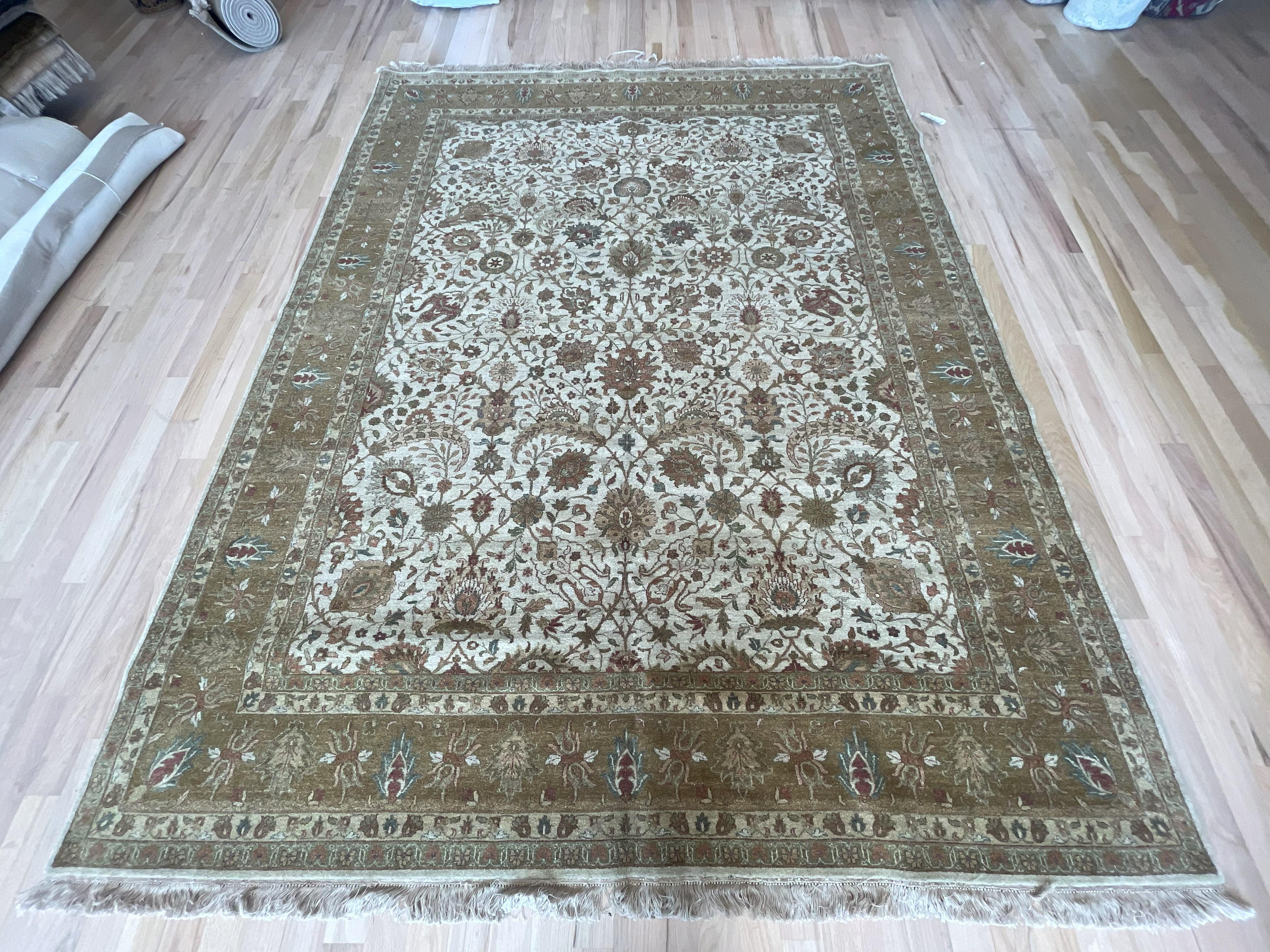 Alfombra de lana crema y dorada de estilo tradicional en Nuevo estado para la venta en West Hollywood, CA
